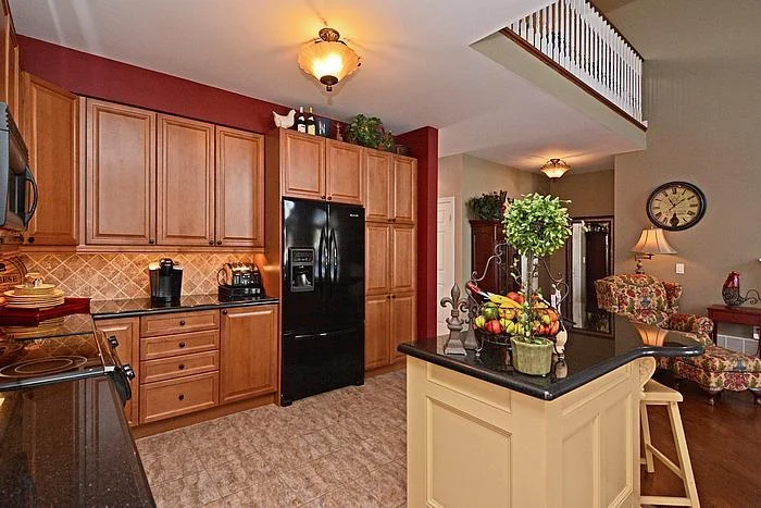 kitchenfamilyroom_700.jpg