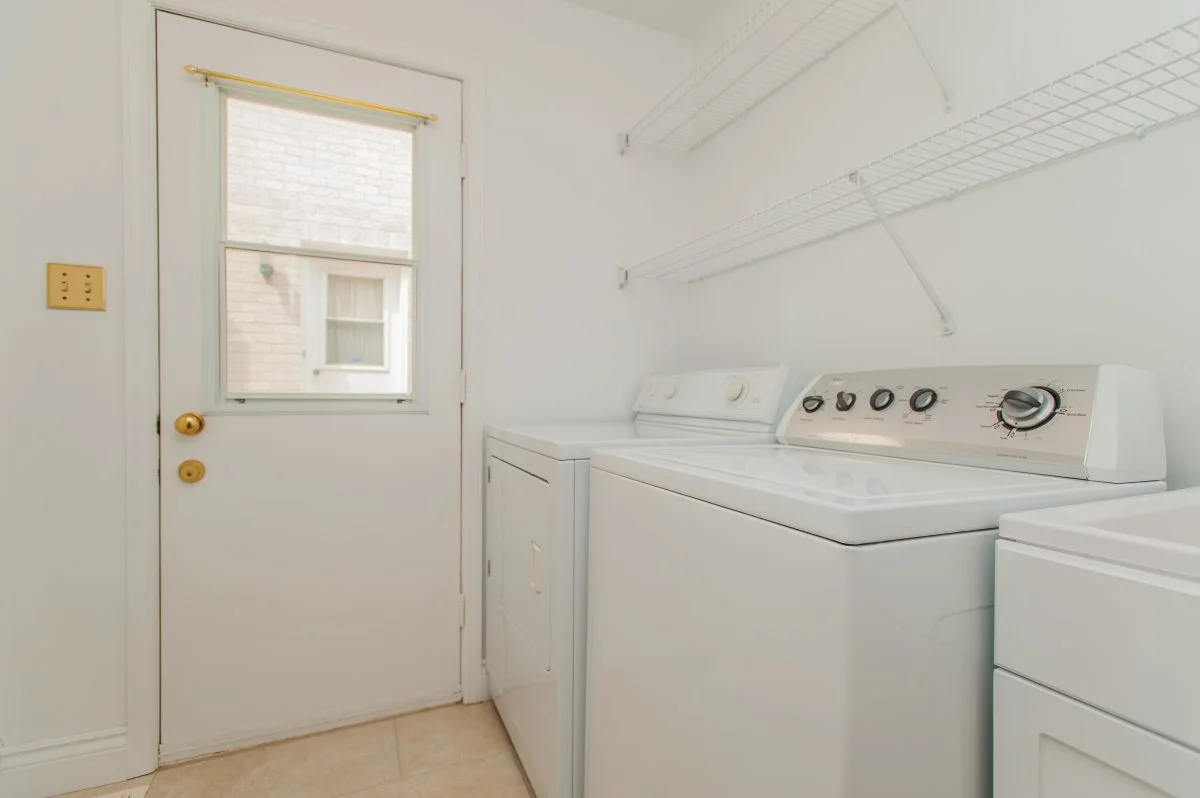 20 laundry room.jpg