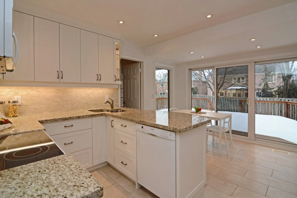 31_ferndell_circle_mls_hid791952_roomkitchendinette.jpg