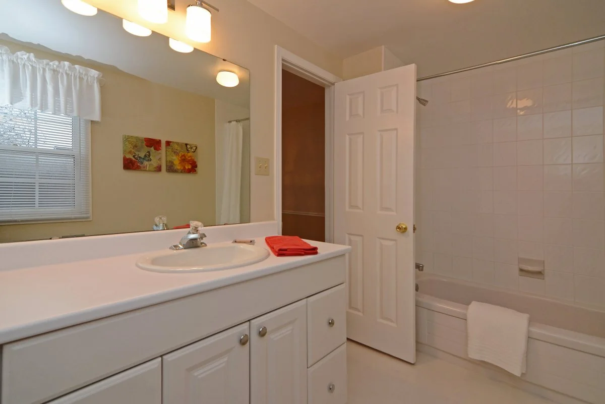 31_ferndell_circle_mls_hid791952_roommainbathroom2.jpg