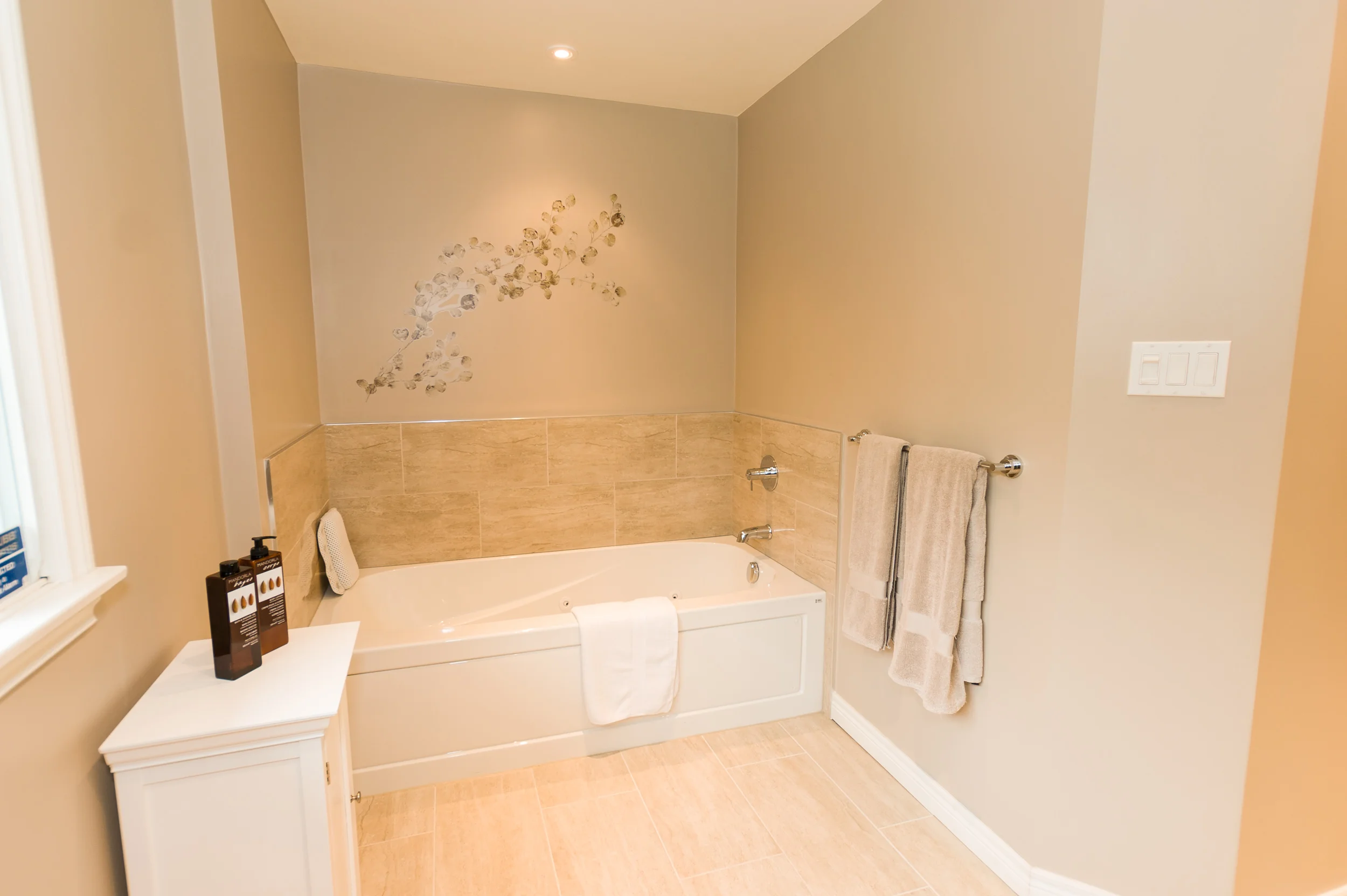 51Normandale-4086 Master Ensuite2.jpg