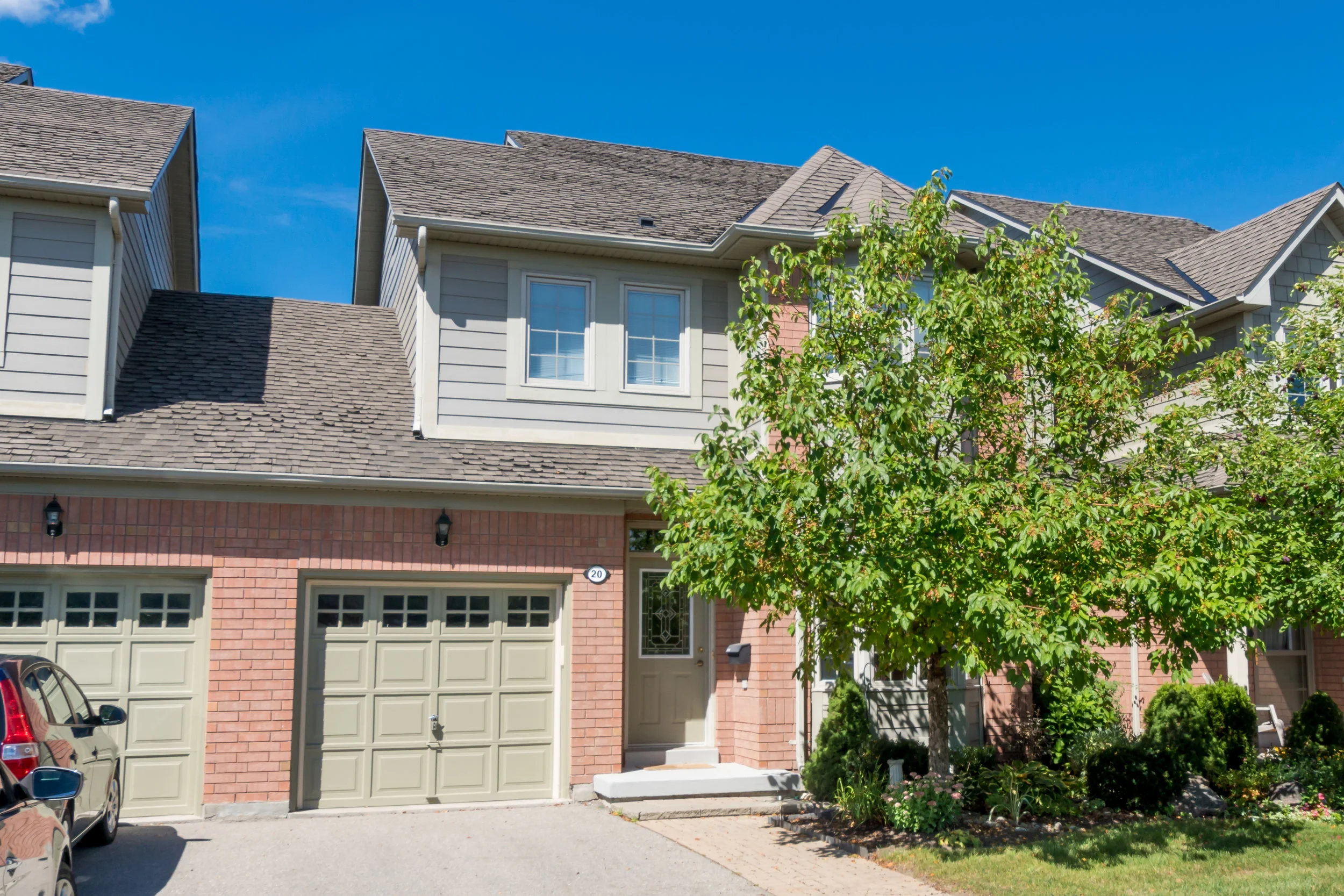 20 Belle Terre Way, Markham - Swan Lake