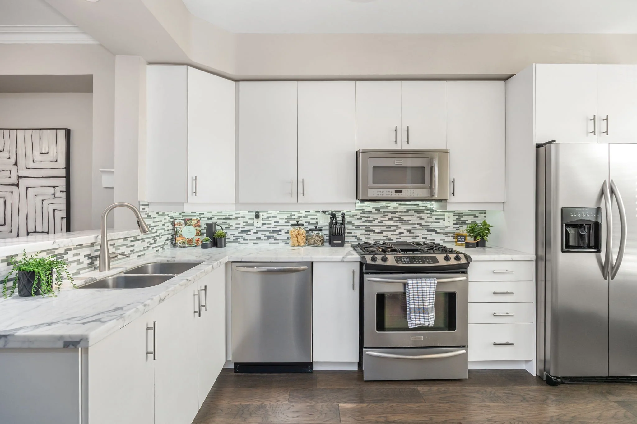 003 - 114 Six Point Rd, Toronto, ON.JPG