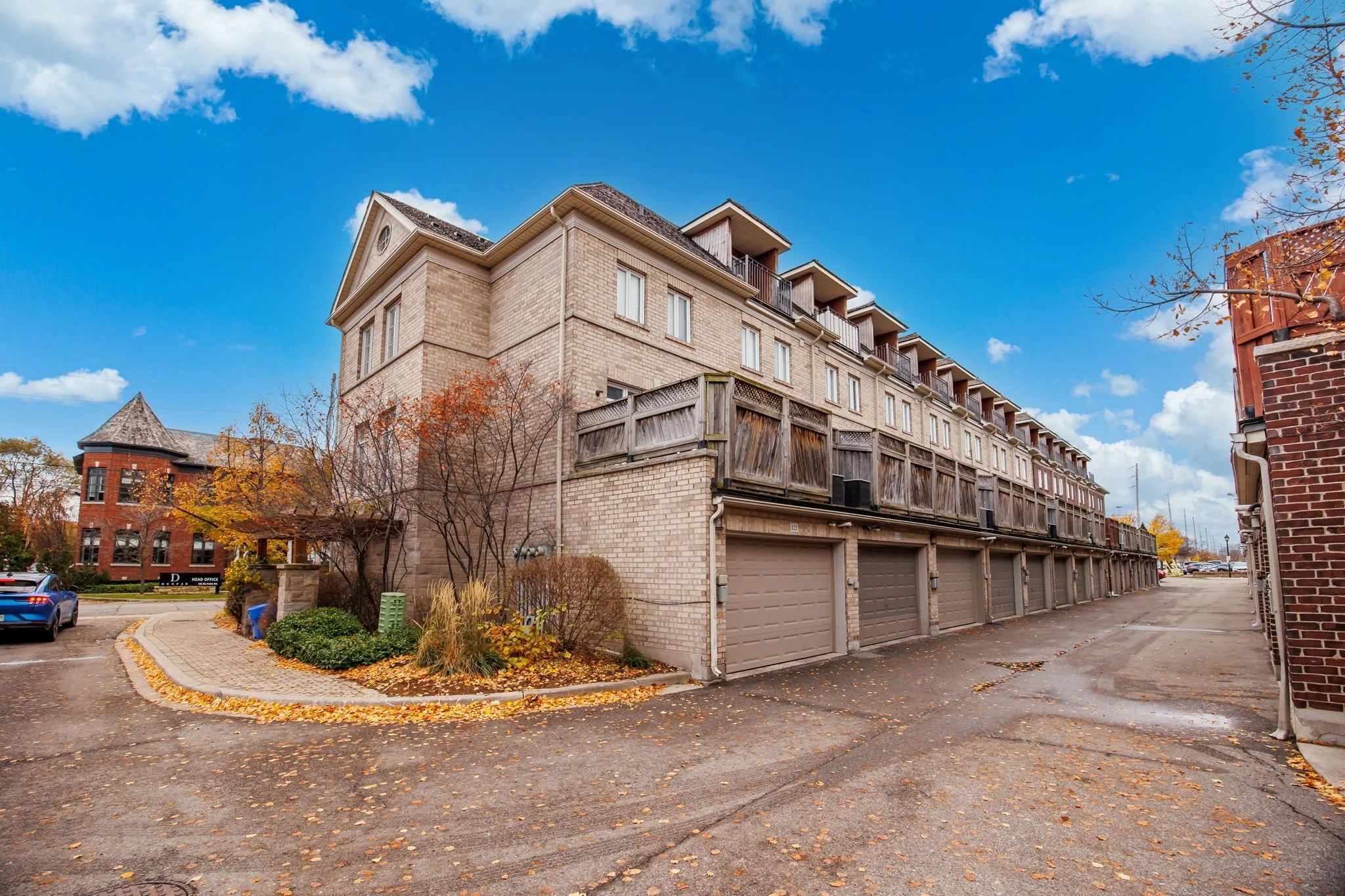 039 - 114 Six Point Rd, Toronto, ON.JPG