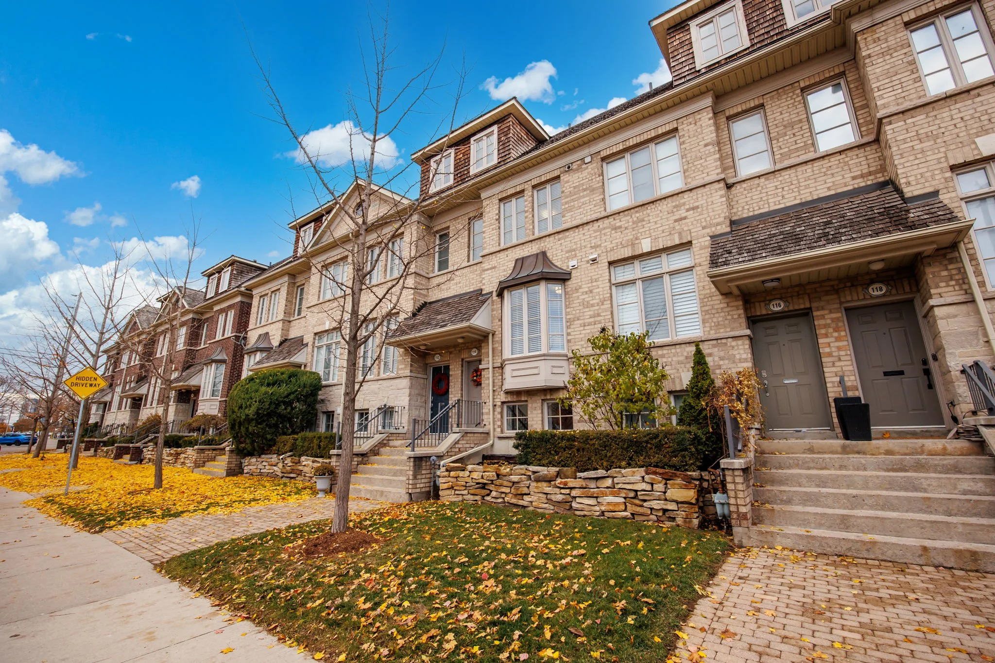 041 - 114 Six Point Rd, Toronto, ON.JPG