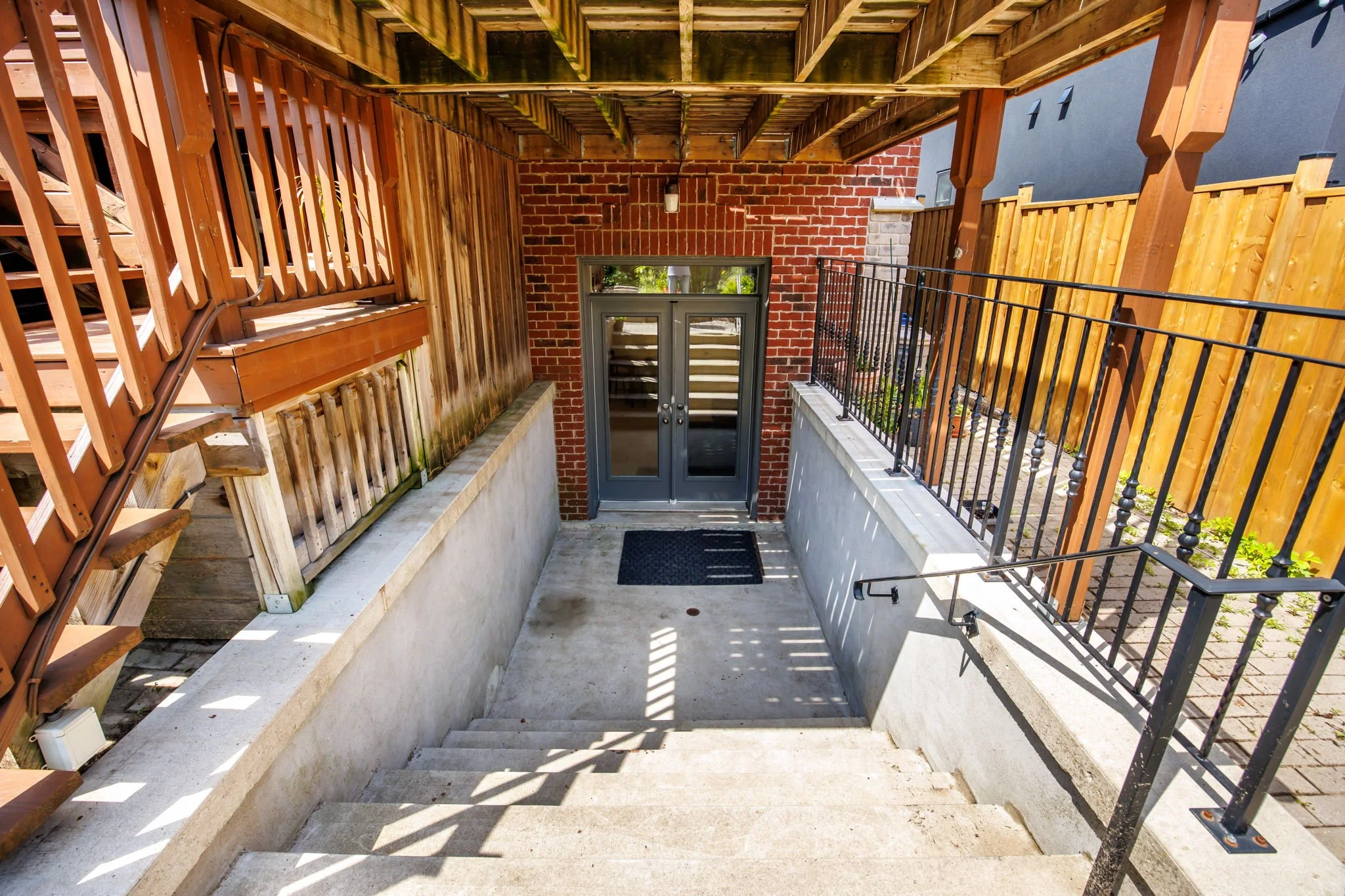 042 - 1113B Islington Ave, Toronto, ON.JPG