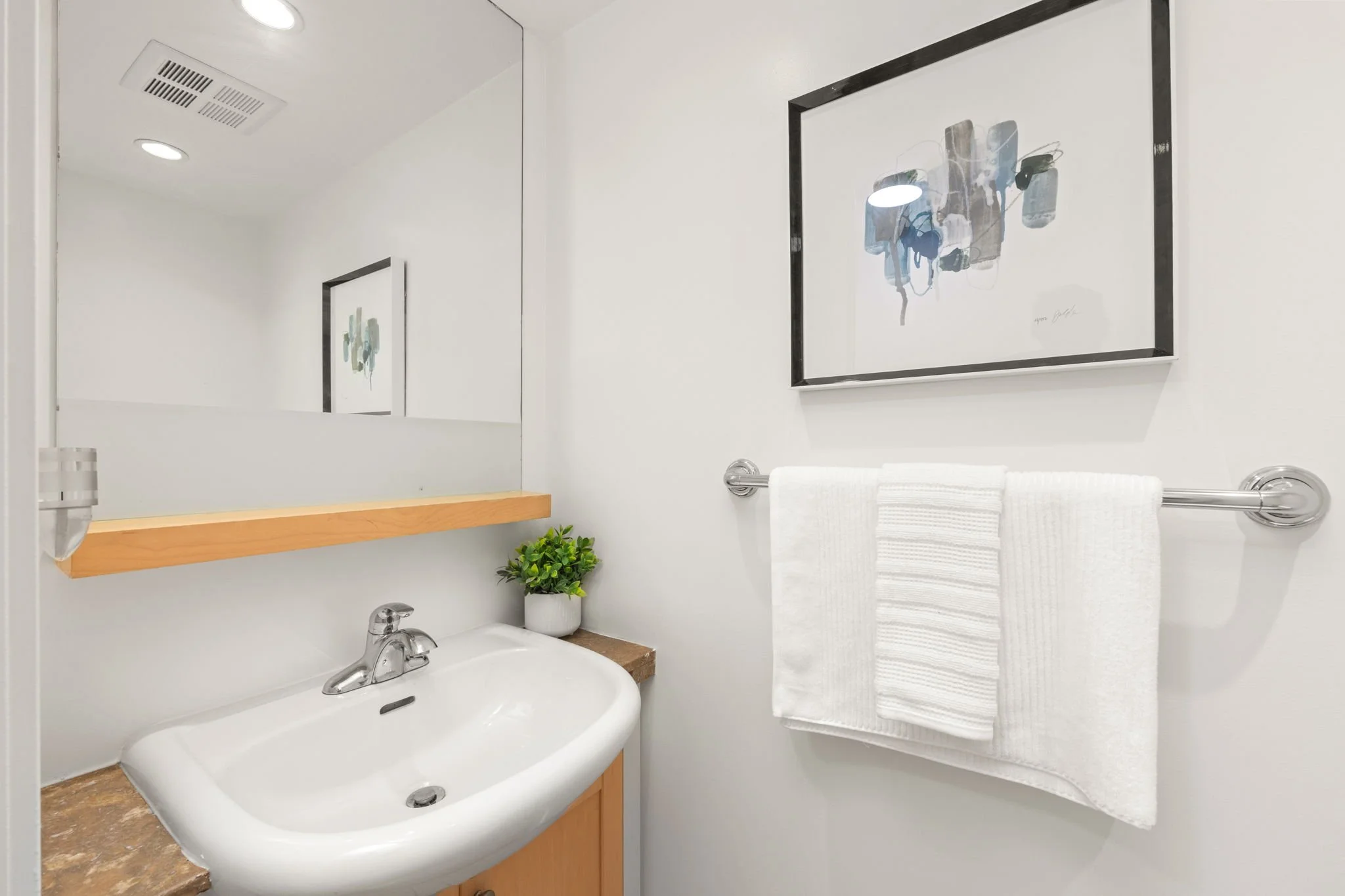 004 - 208 Queens Quay W 804, Toronto.JPG