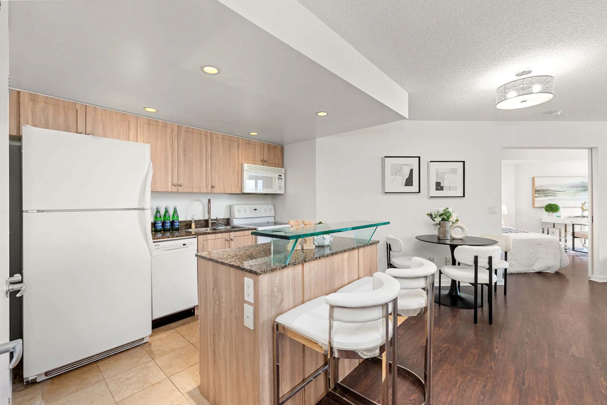 005 - 208 Queens Quay W 804, Toronto.JPG