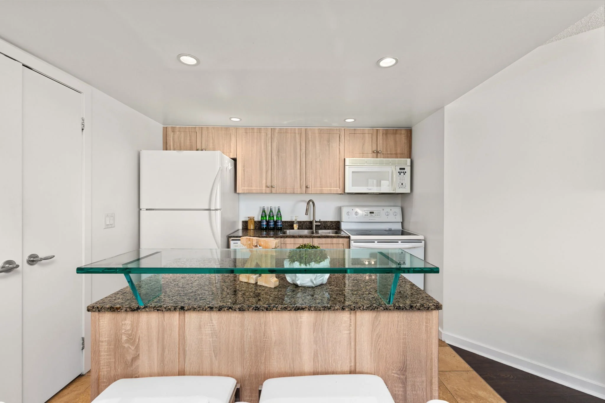 006 - 208 Queens Quay W 804, Toronto.JPG
