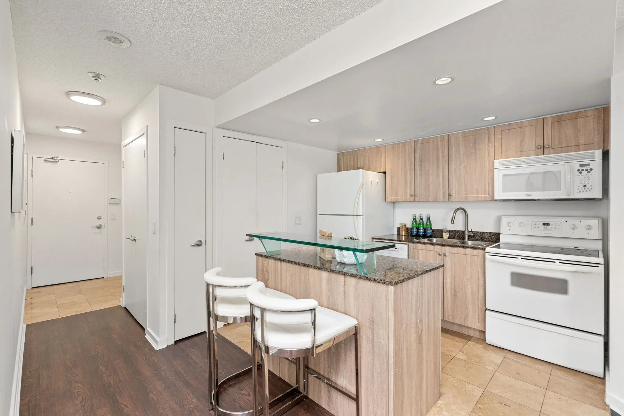 007 - 208 Queens Quay W 804, Toronto.JPG