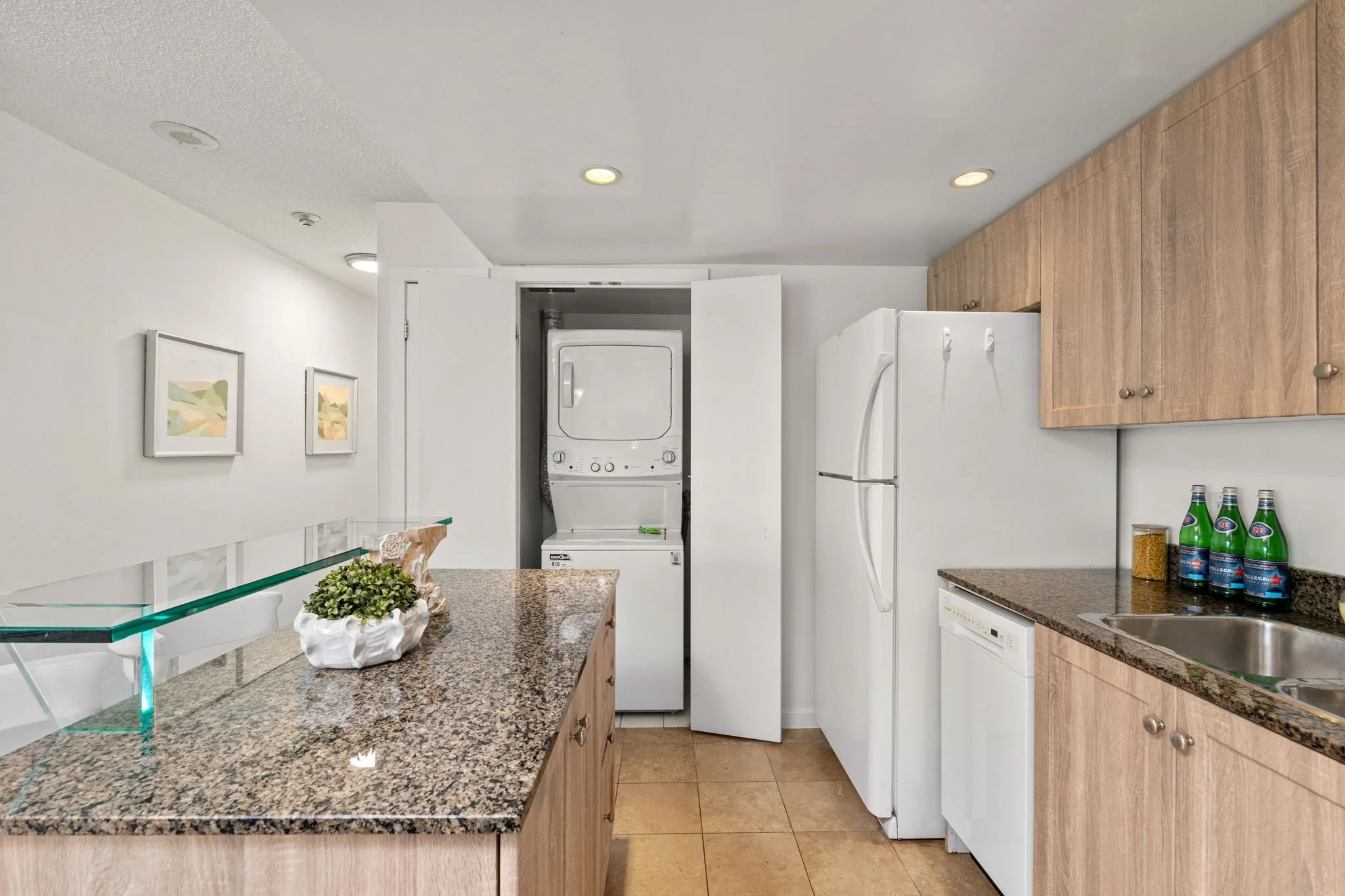 008 - 208 Queens Quay W 804, Toronto.JPG