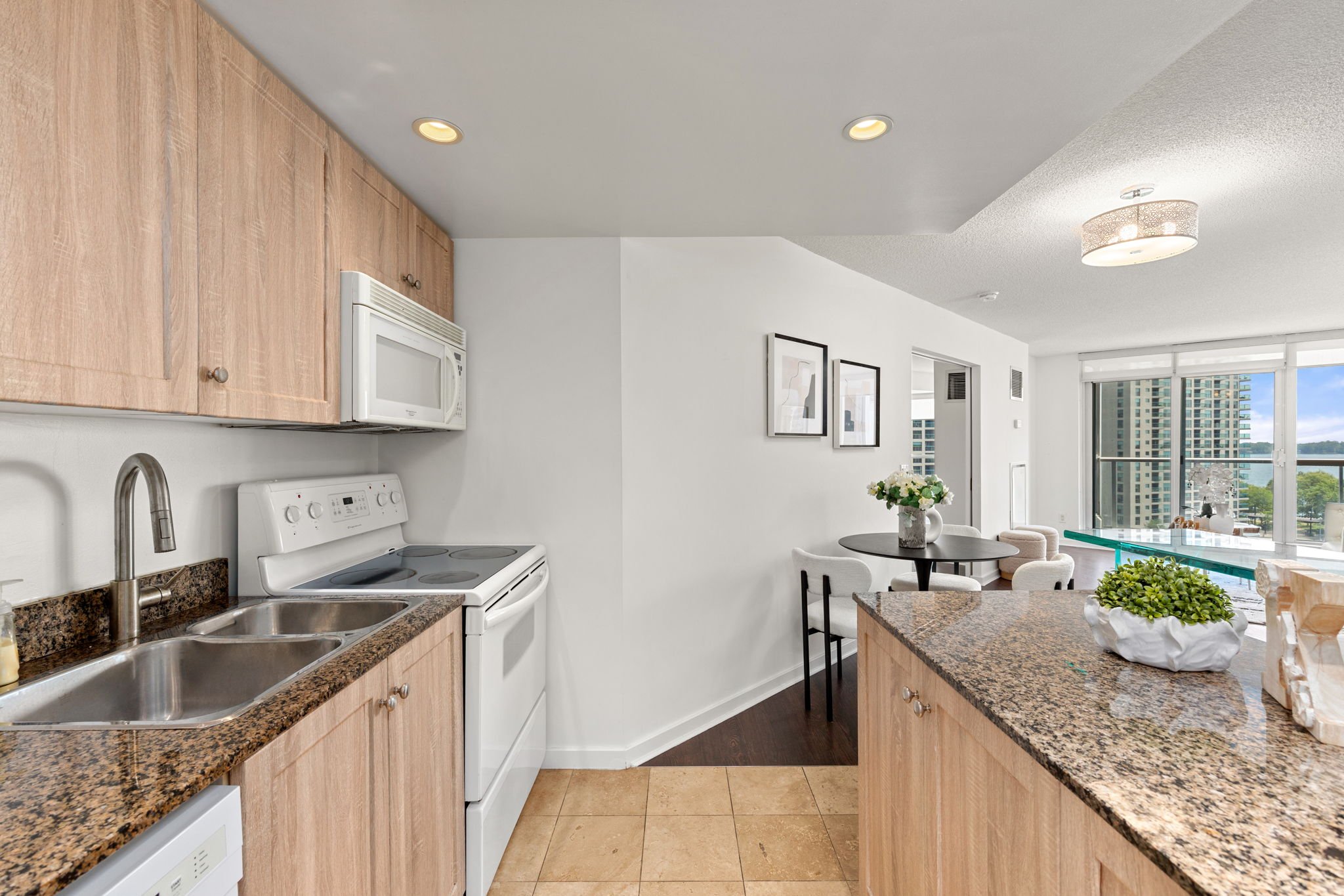 009 - 208 Queens Quay W 804, Toronto.JPG