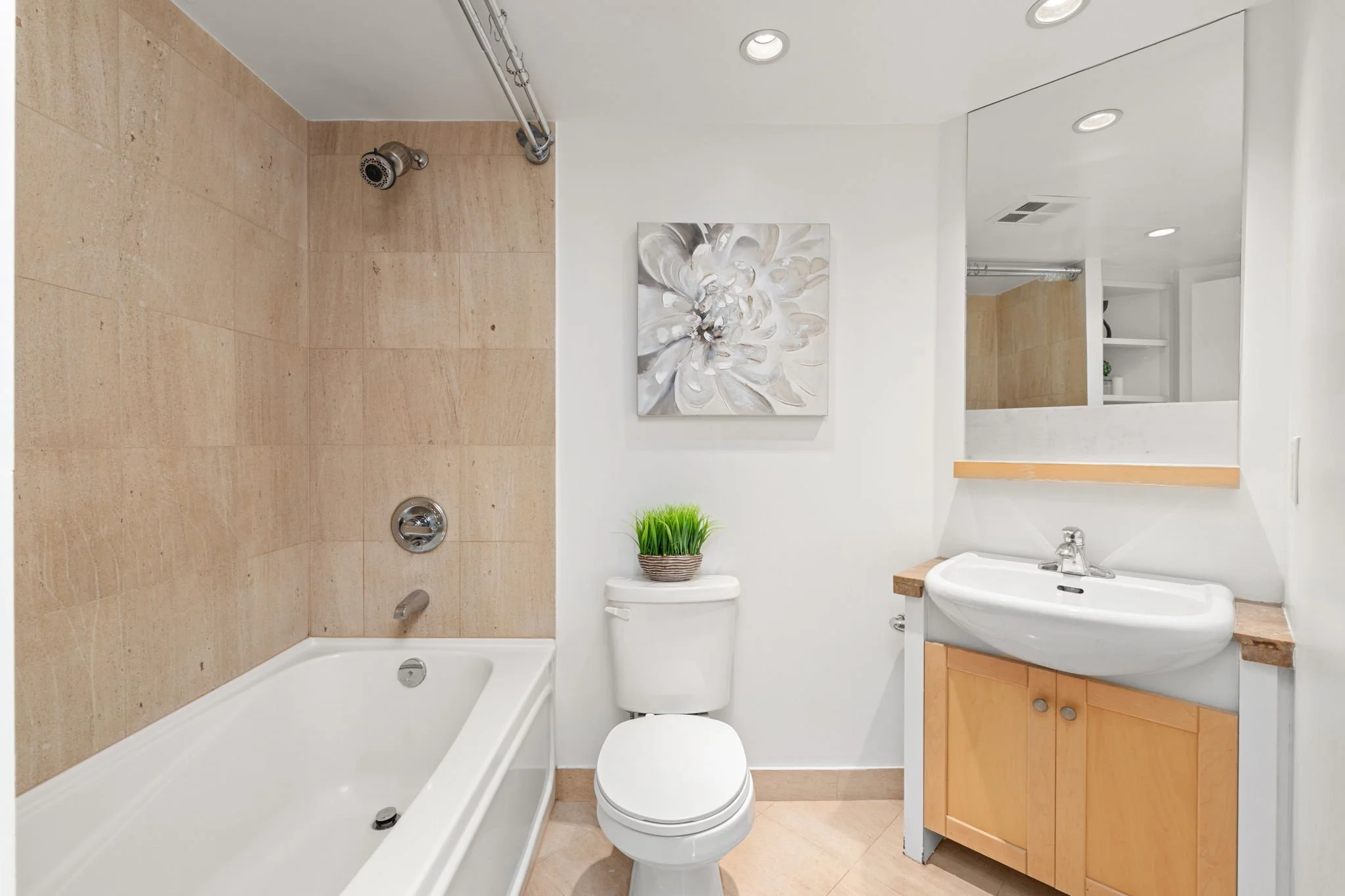 020 - 208 Queens Quay W 804, Toronto.JPG