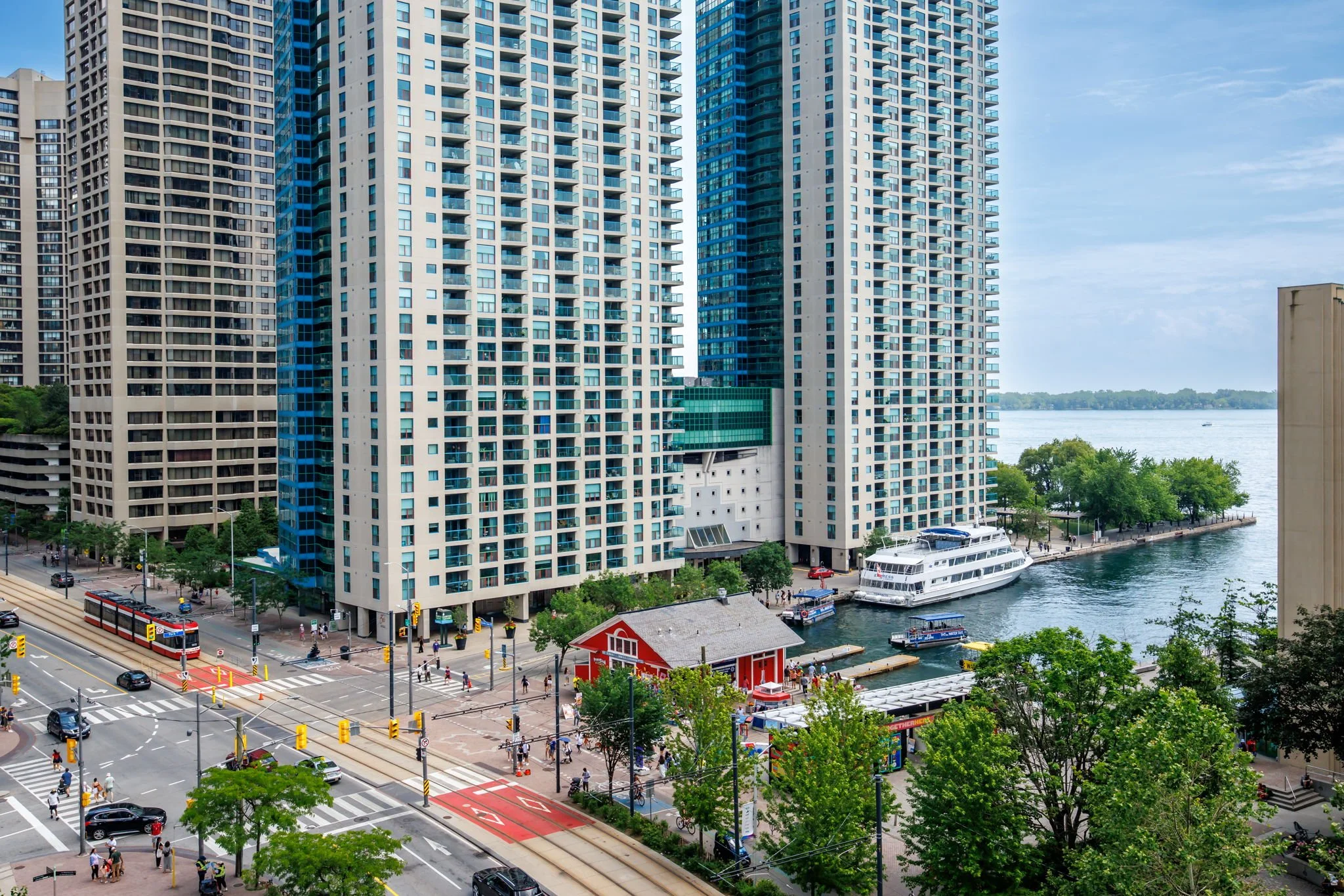 028 - 208 Queens Quay W 804, Toronto.JPG