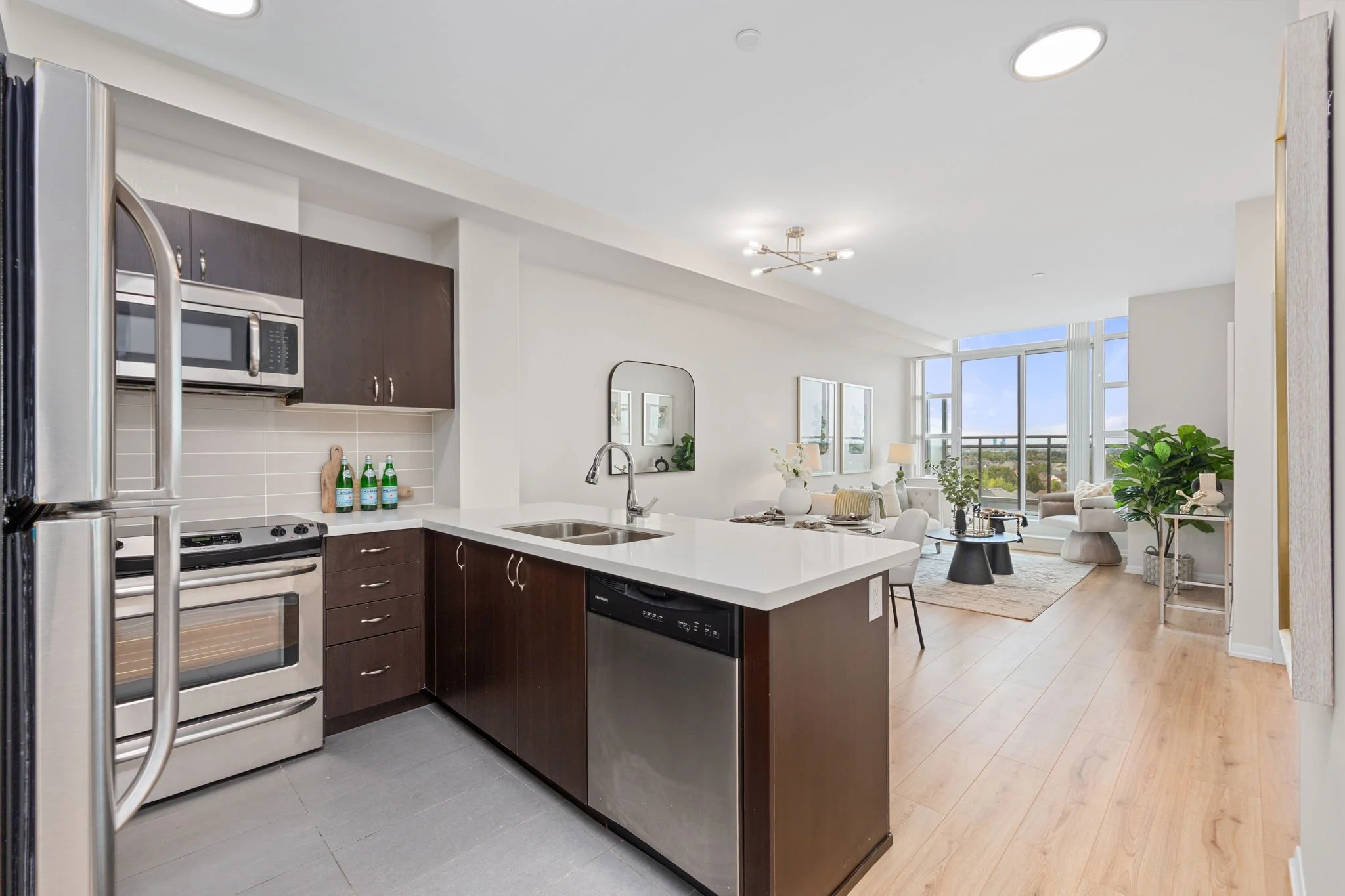 3- 540 Bur Oak Ave 713.jpg