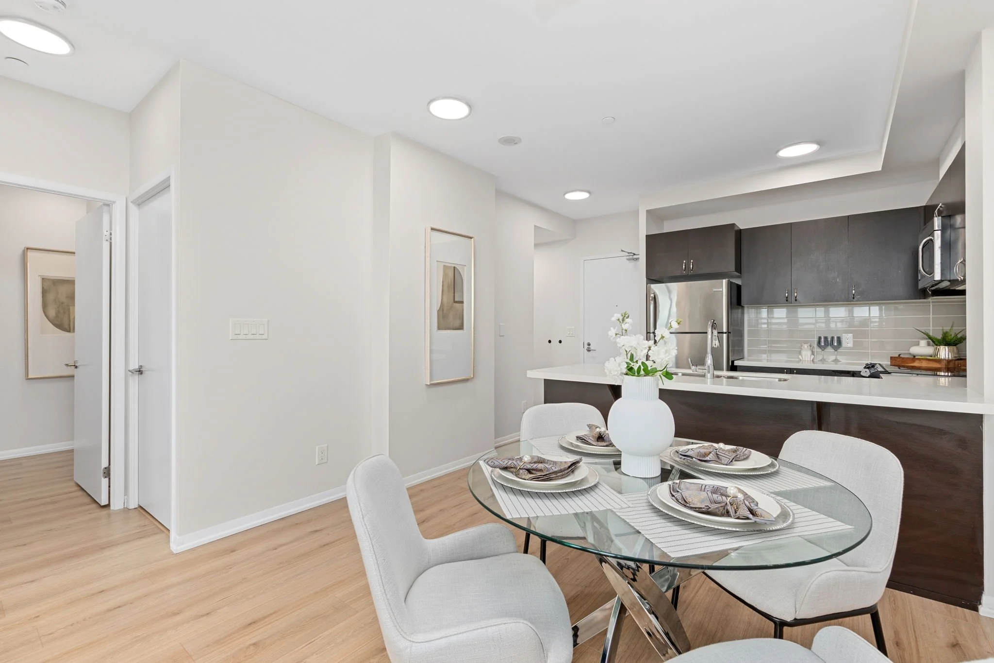8- 540 Bur Oak Ave 713.jpg