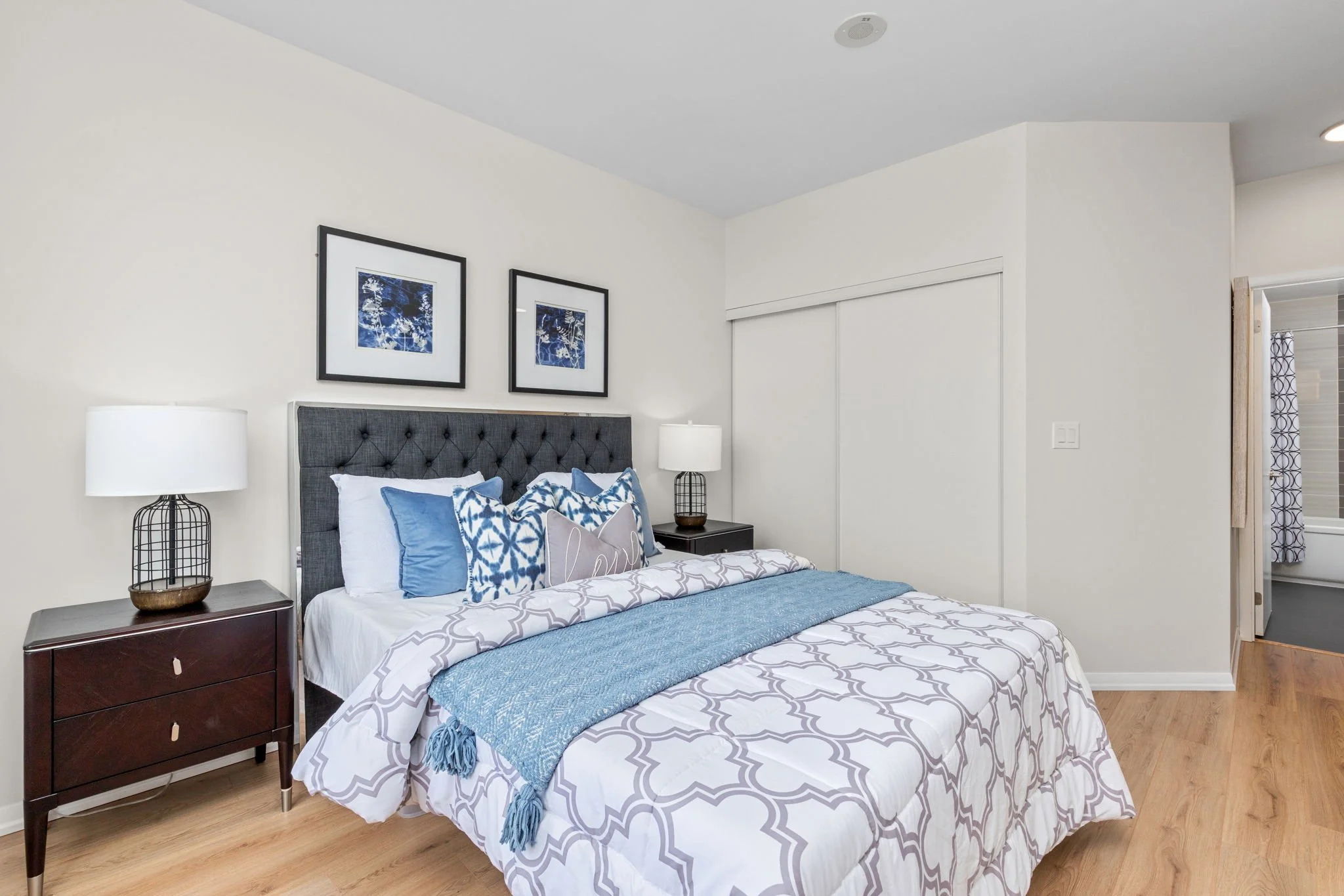 20- 540 Bur Oak Ave 713.jpg