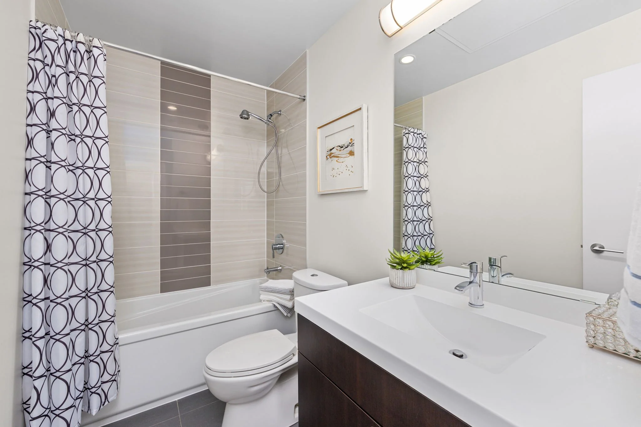 21- 540 Bur Oak Ave 713.jpg
