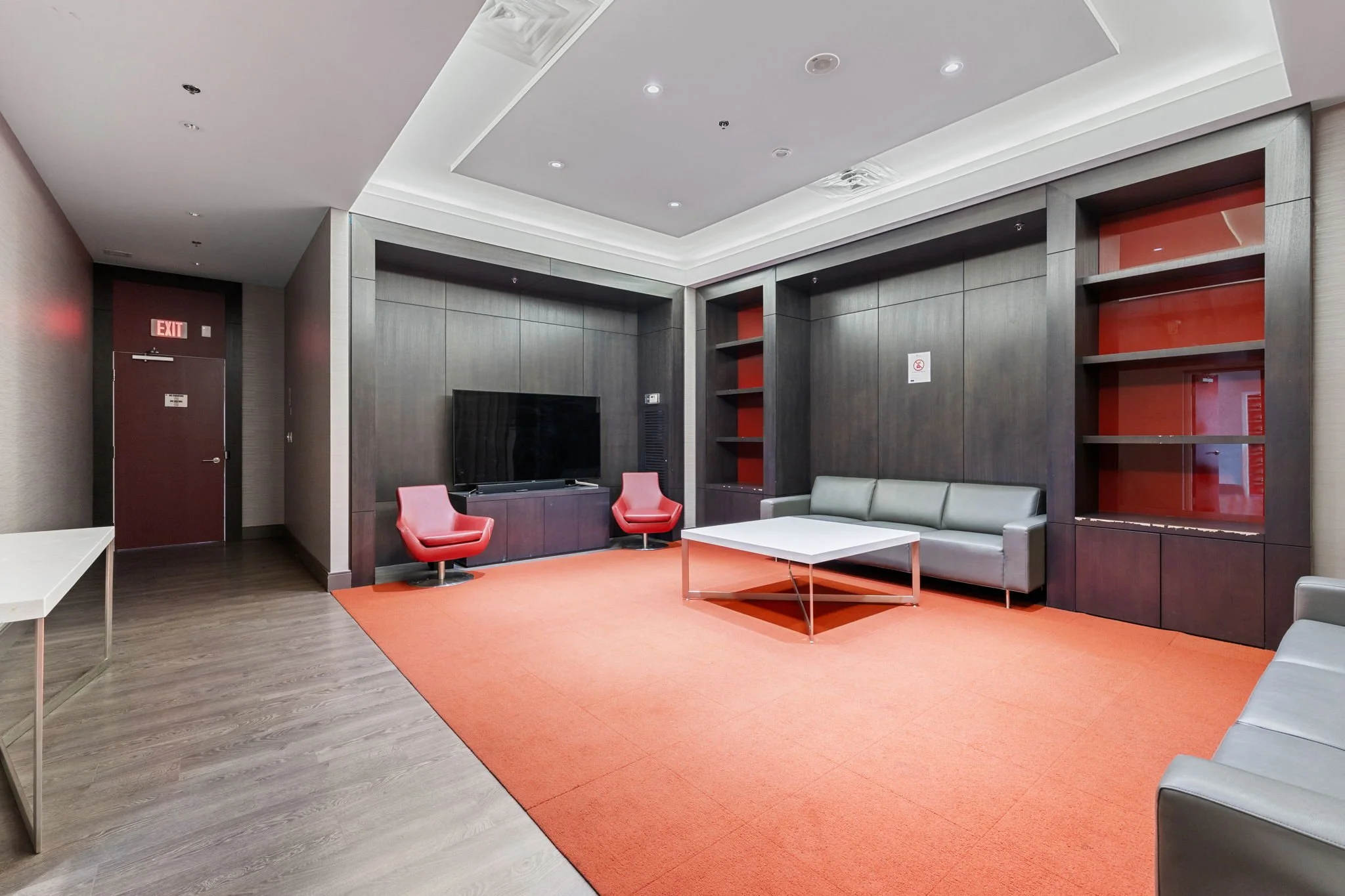 27- 540 Bur Oak Ave 713.jpg