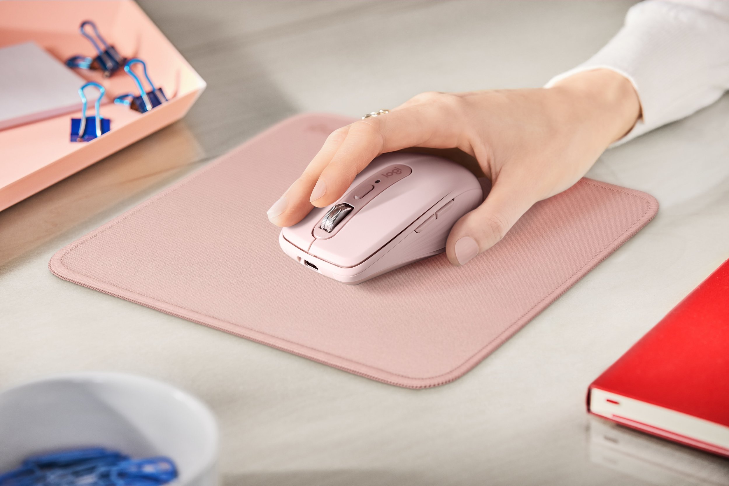 MOUSE PAD_ROSE_SULU_LIFESTYLE 3.jpg