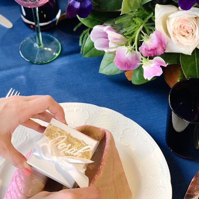 Pretty table details all the way ✨
.
.
Flowers by: @cecielsflowers .
.
 #stationery #weddingstationery  #midwestwedding #calligraphy #moderncalligraphy #weddingcalligraphy  #weddinginspiration #bridalshowerinspiration #brideinspo #calligraphyenvelope