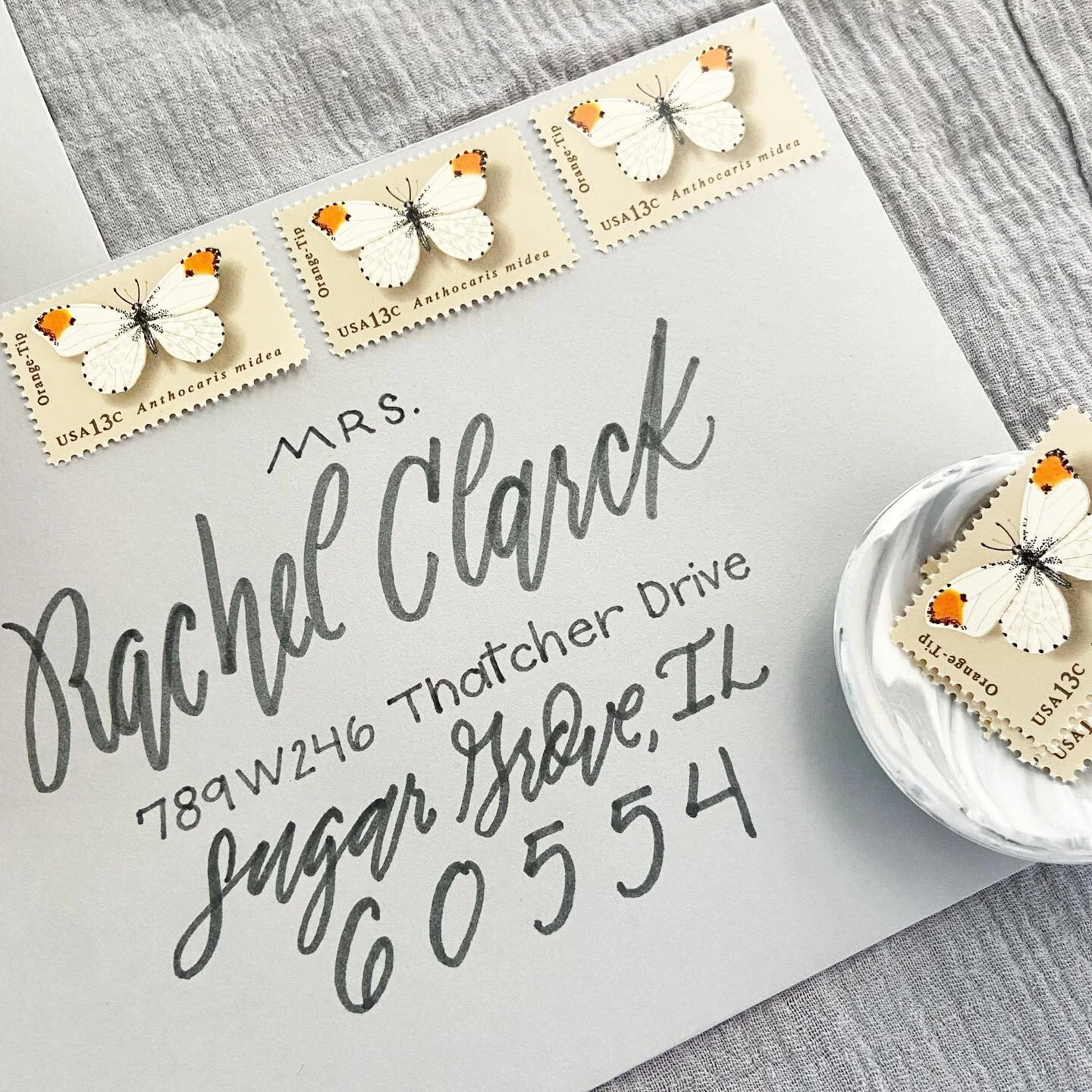 Don&rsquo;t forget to send more mail 💌
.
.
#sendit #sendmoremail #mail #usps #stamps #nomoreboringenvelopes #envelope #calligraphy #weddingcalligraphy #envelopecalligraphy #eventcalligraphy #chicagobride #chicagowedding #weddinginvite #weddinginspir