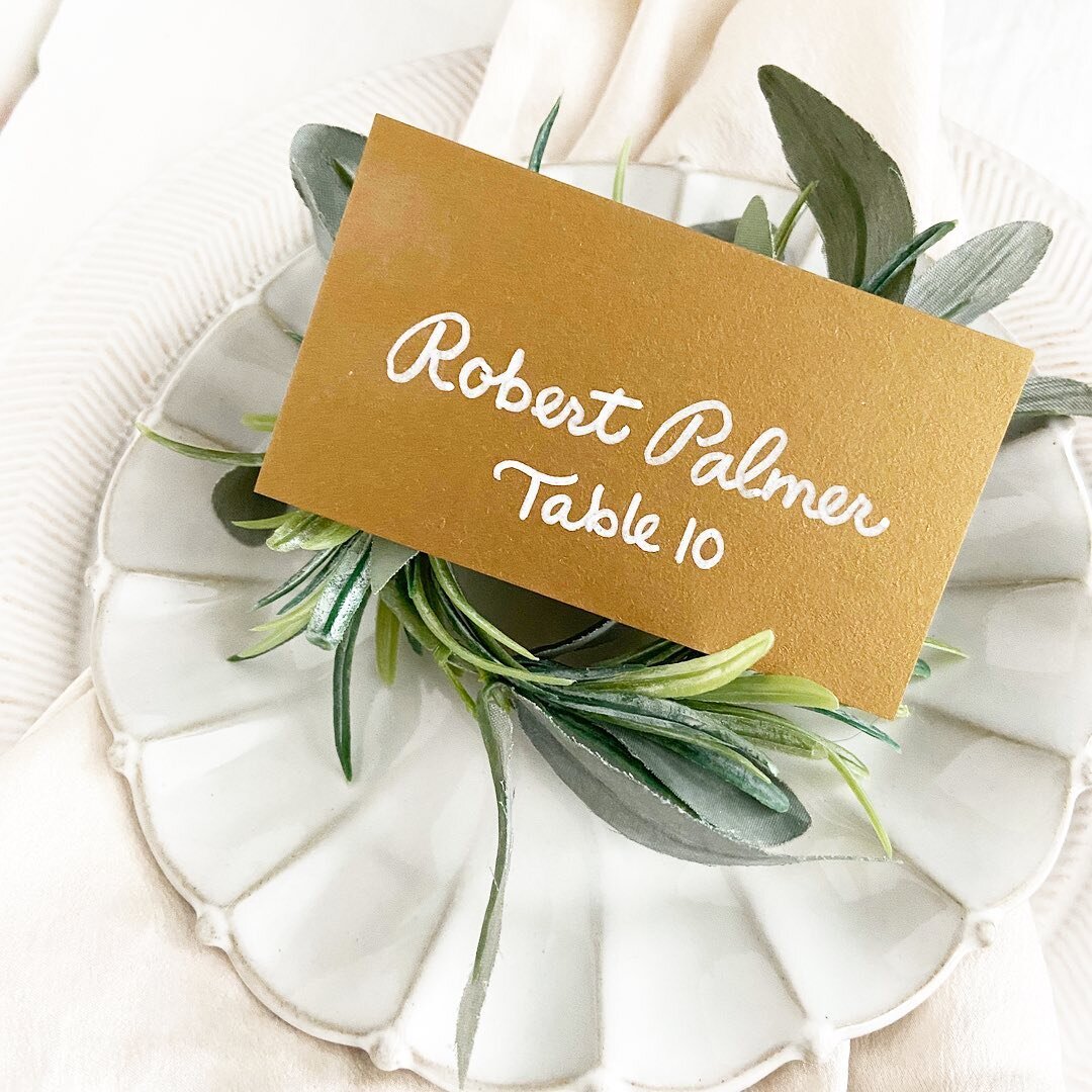 Simple and sweet! White ink instantly elevates your place cards or envelopes and allows you to place a pop of color in unexpected places at your event! 
.
.
.
#chicagowedding #chicagobride #chicago #invites #calligraphy #weddingcalligraphy #wedding #