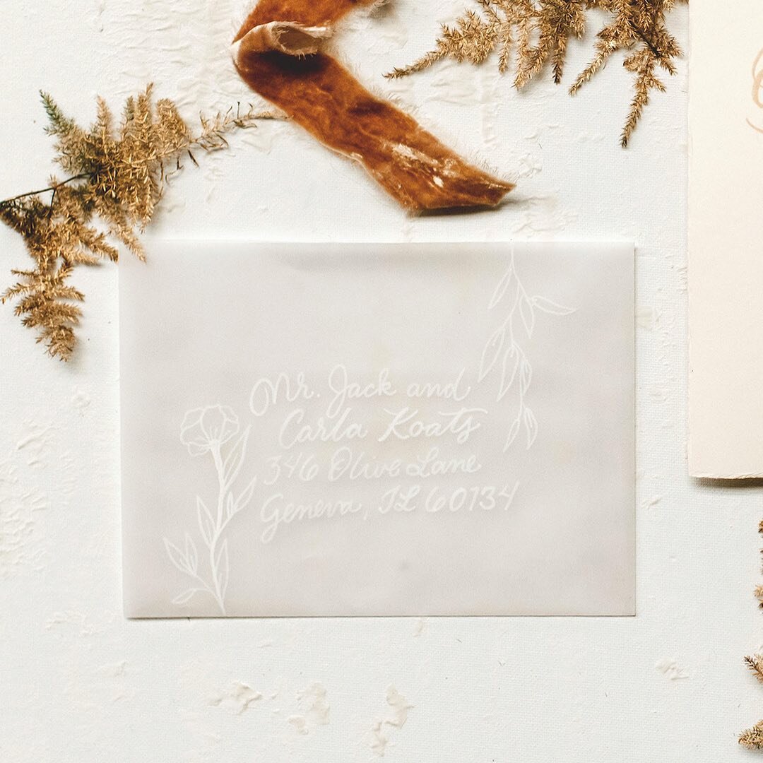 Add an unexpected moment with vellum envelopes or adding an illustration to the addressing around your calligraphy letters a fun touch of whimsy and elegance! 
.
.
. #handmade #handdrawn #calligraphy #calligrapher #chicagocalligrapher #smallbusiness 