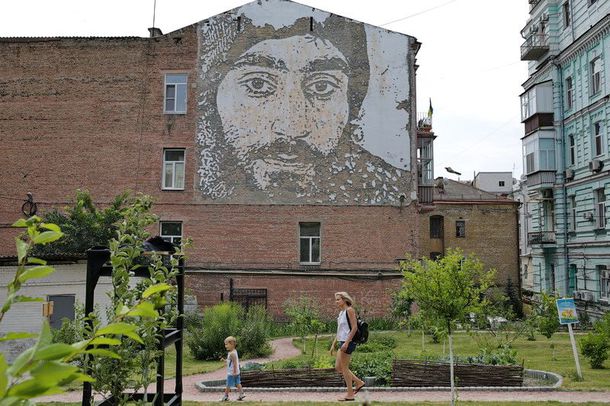 A portrait of slain Maidan activist Serhiy Nihoyan decorates the wall in Heavenly Hundred Garden, planted by activists on Mykhailivska Street. © Anastasia Vlasova From Kyiv Post