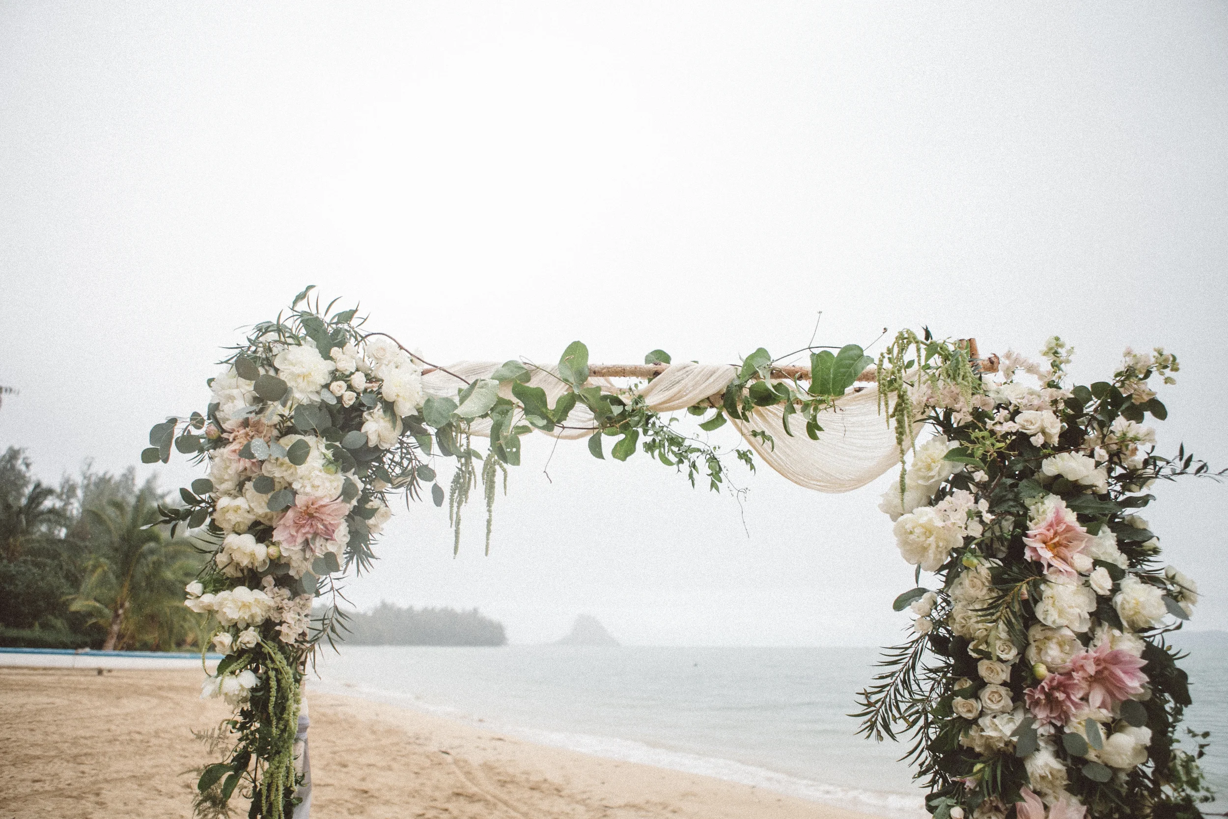 Passion Roots Oahu Hawaii Florist ceremony