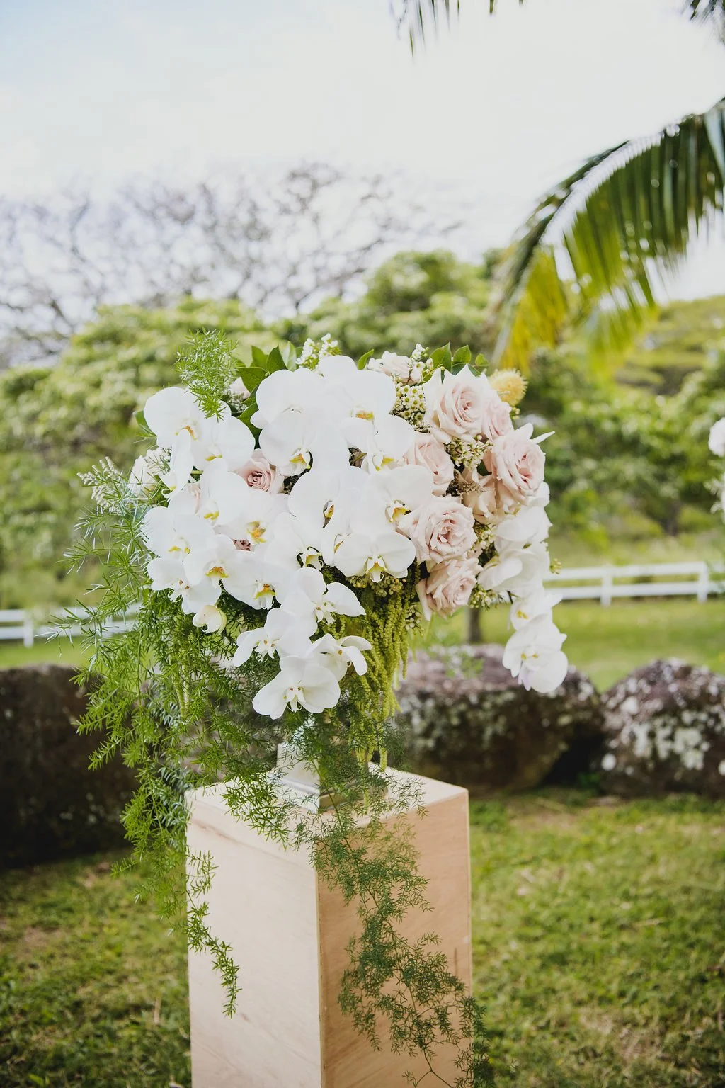 Ceremony - Tropical Luxe - Christie Pham - 1.JPG