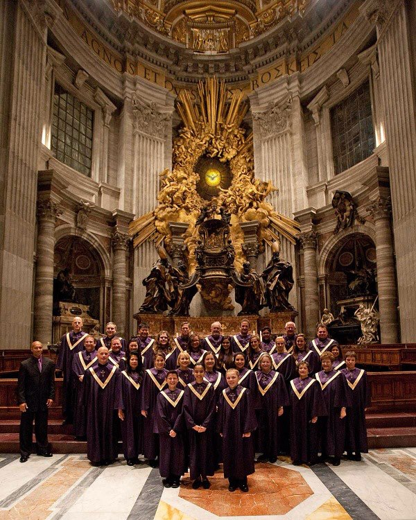 St Peters Basdilica group pic.jpg