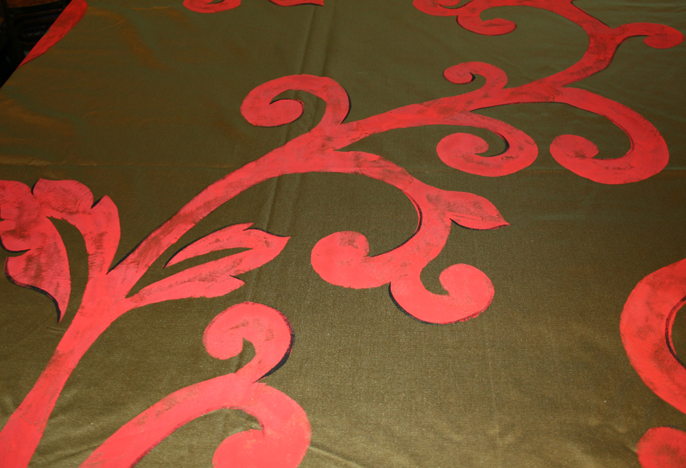  Hand painted pattern on sateen for table covering&nbsp; 