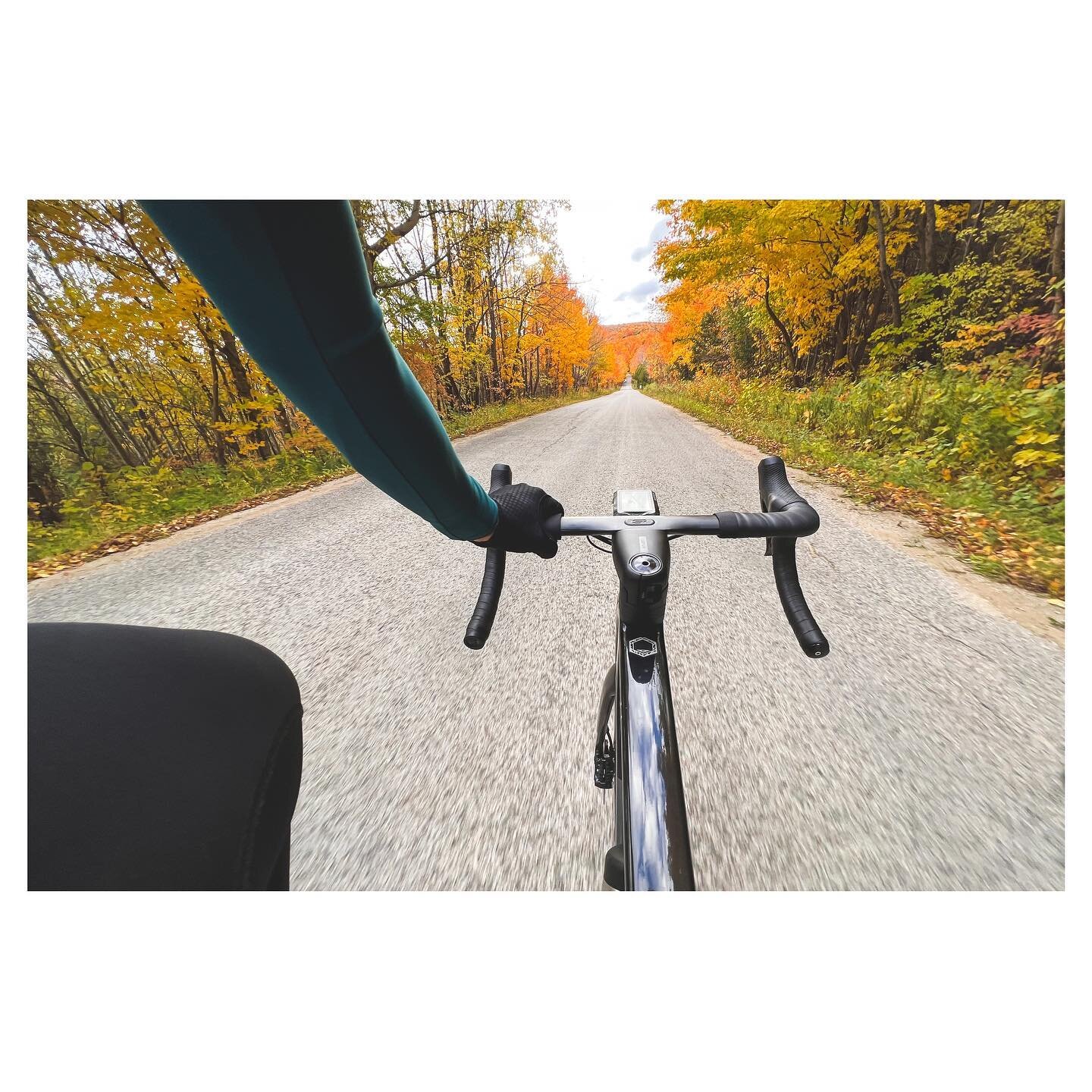⠀⠀⠀⠀⠀⠀⠀⠀⠀
This has been one of the best years in recent memory for autumn colours.  I love riding in the fall.  I&rsquo;m going to enjoy the last few days of colour before it fades off for another year.
