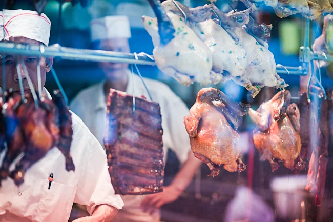 Street shooting/grocery shopping.
Wandering chinatown laden with red bags full of bok choy and fresh rice noodles. 