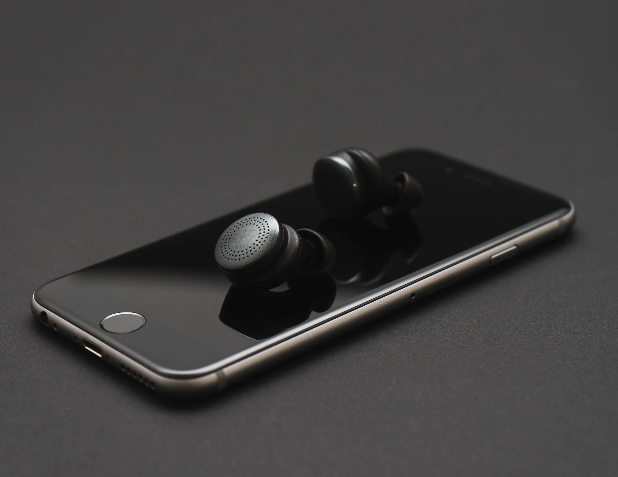 Here buds and iphone (1 of 1).jpg