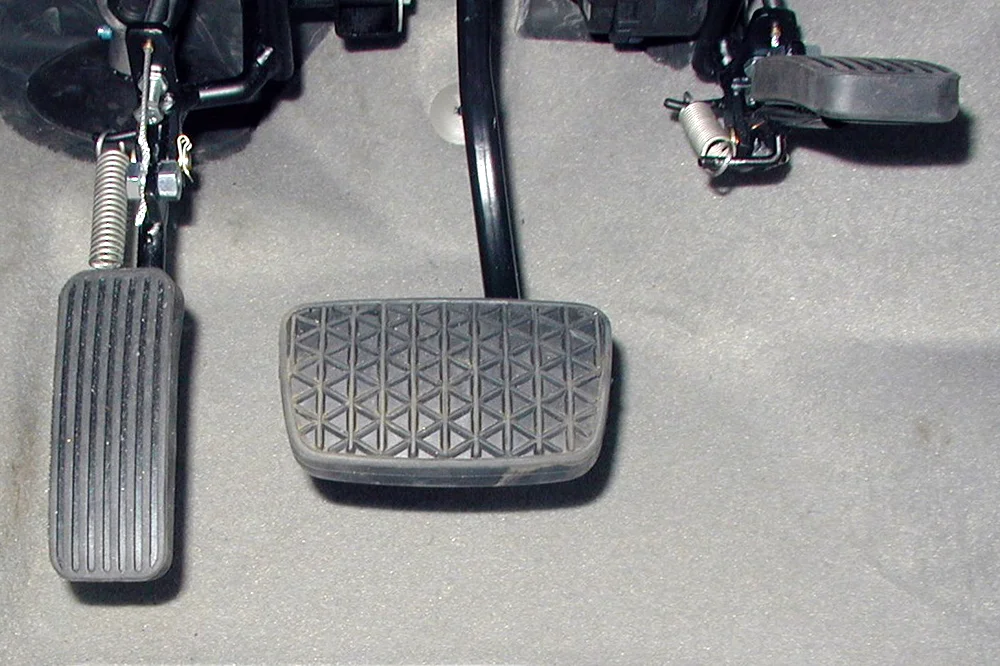Acc-&-Brake-Pedals-1-Twinflip-2.jpg