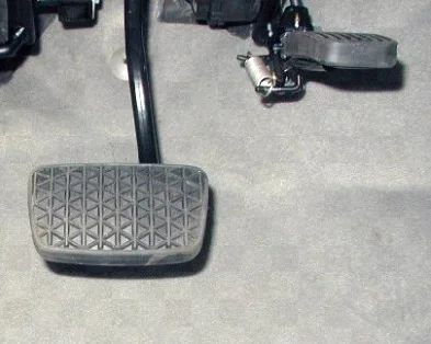 Acc-&-Brake-Pedals-4-Hinged-Accelrator-2.jpg