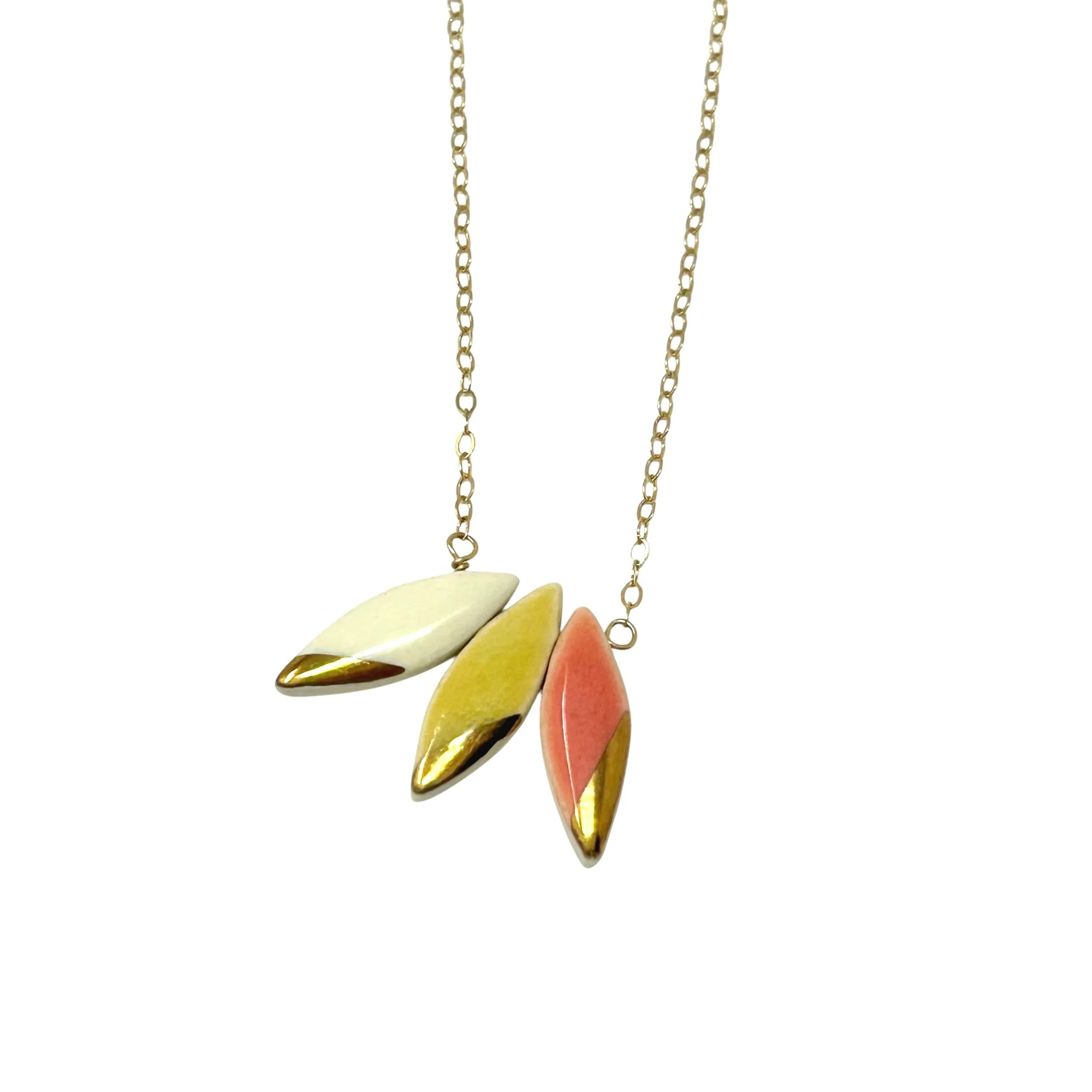 ZOE%CC%88+COMINGS+triple+leaf+necklace+w%3Amg%3Acl.jpg