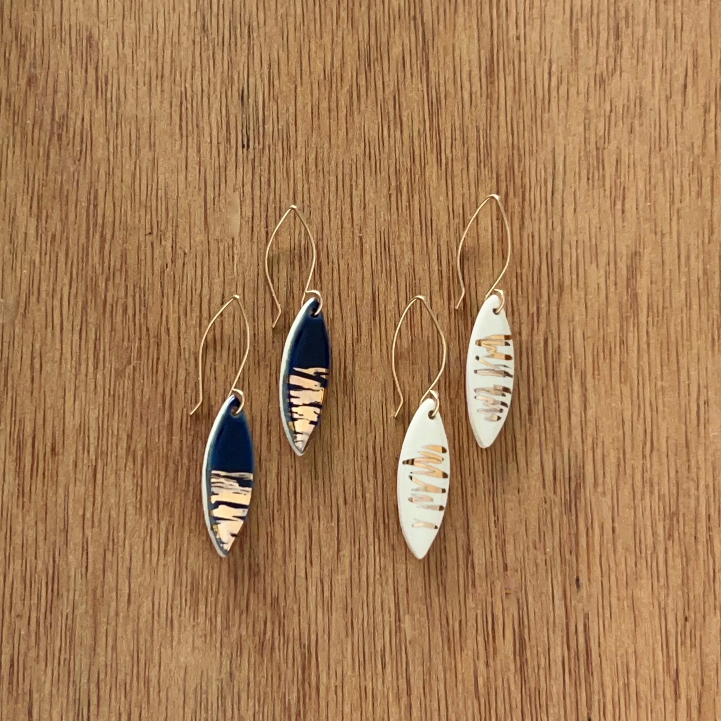 ZOE%CC%88+COMINGS+leaf+earrings%2C+shimmer+navy+%2B+white+wdbkg.jpg