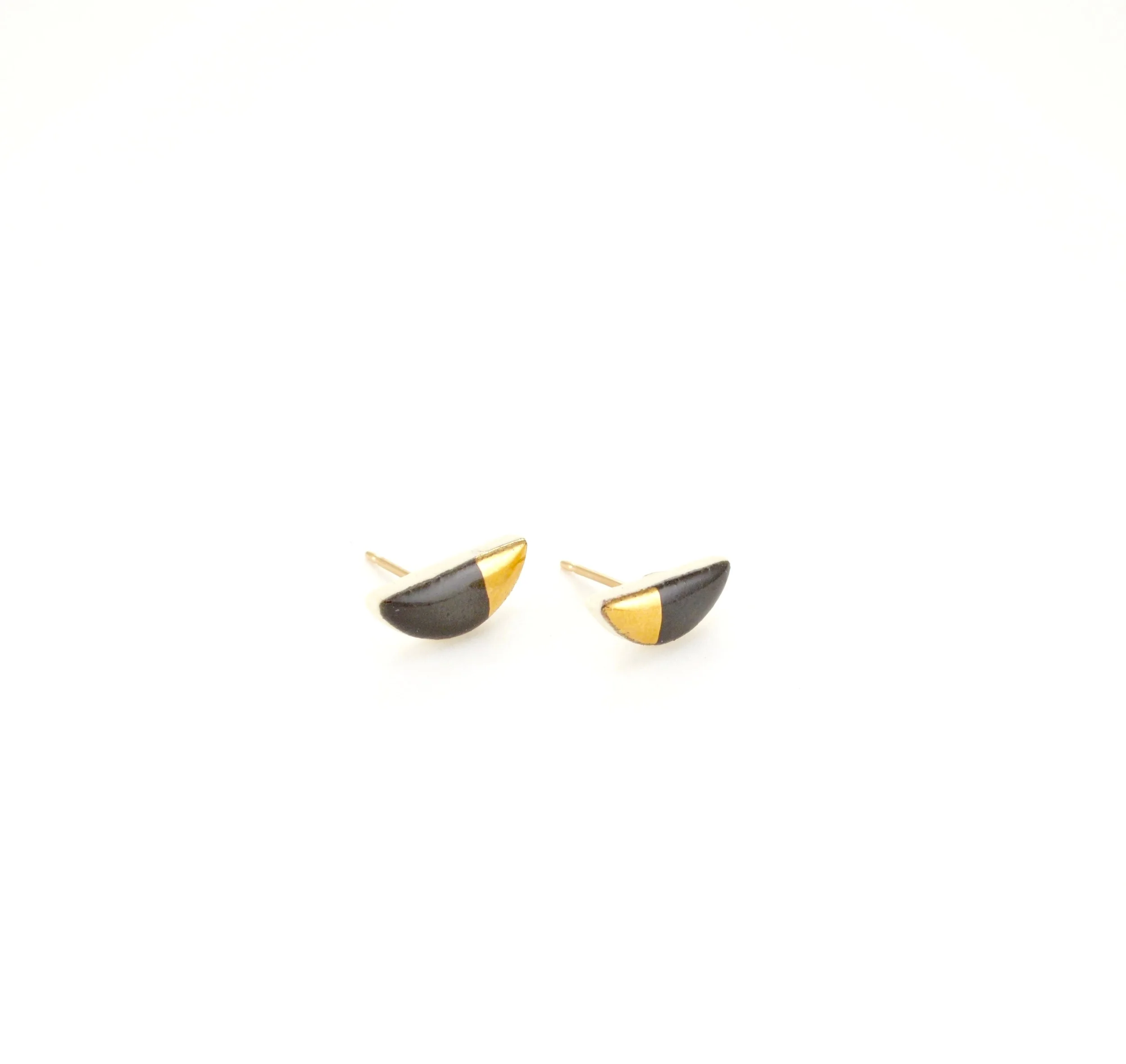 ZO%C3%8B+COMINGS+tiny+half+pebble+studs+black%3Agold+angle.jpg