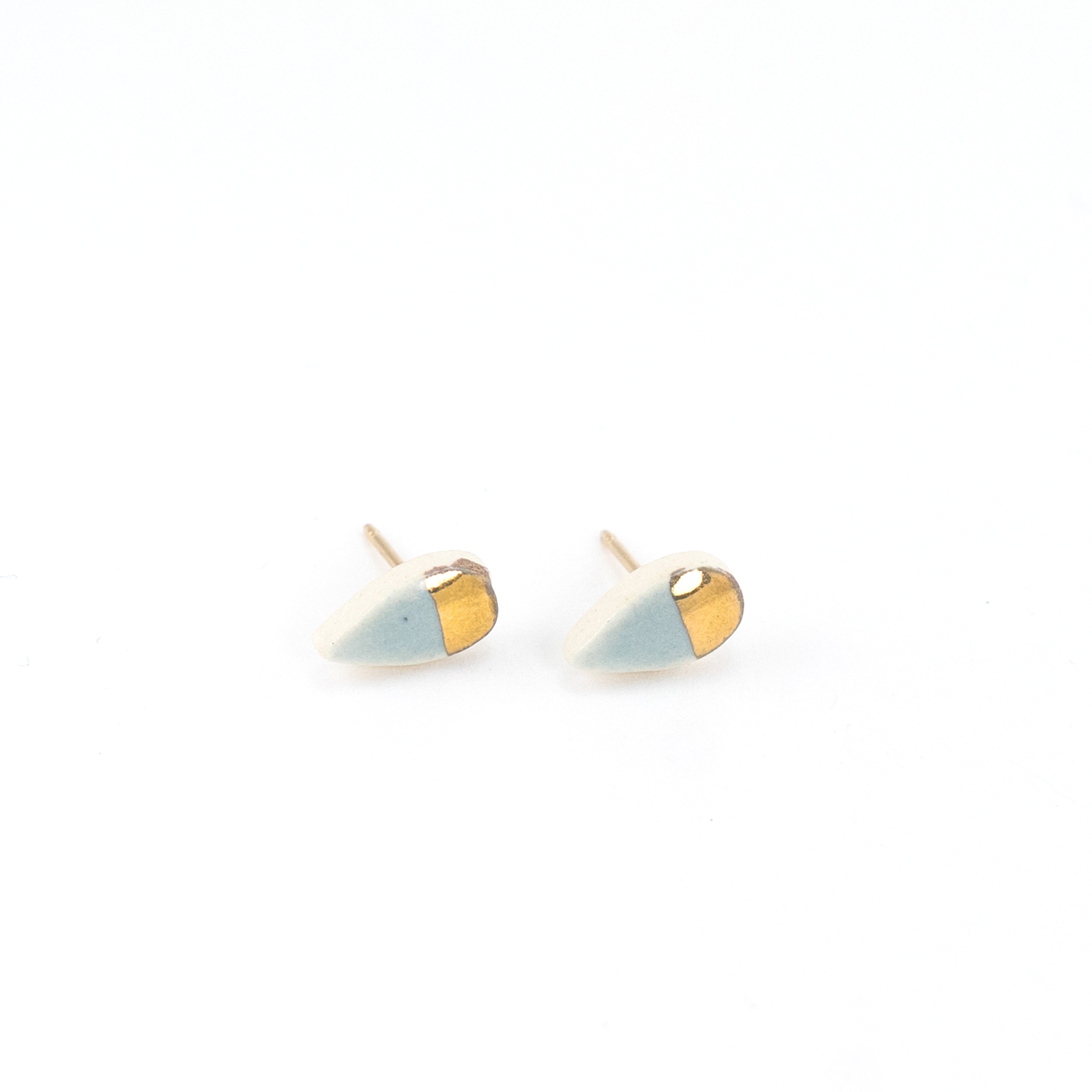 ZOE%CC%88%2BCOMINGS%2Btiny%2B%2Bstuds%2B_gold-4.jpg