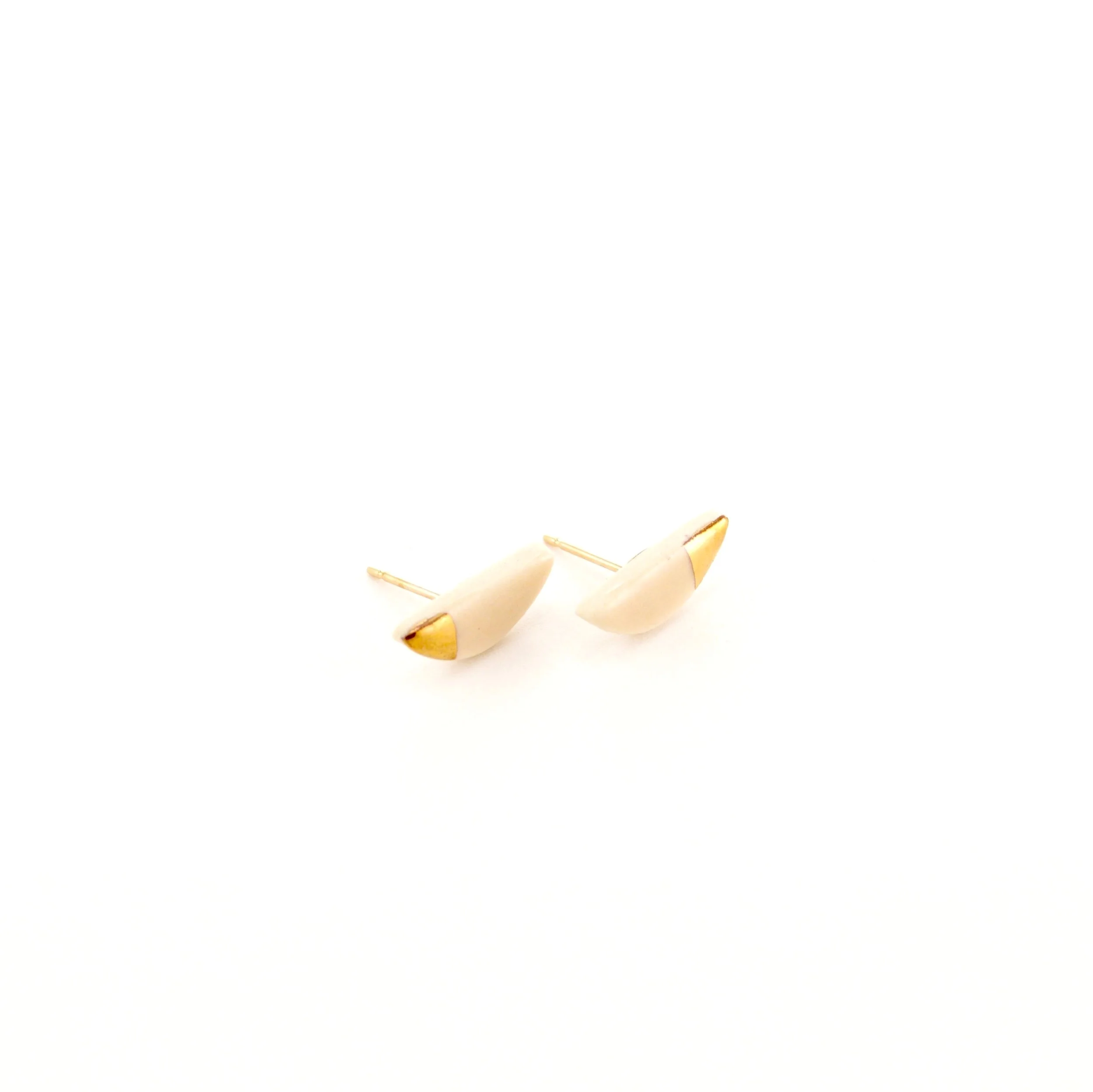 ZOE%25CC%2588%2BCOMINGS%2Btiny%2Bhalf%2Bpebble%2Bstuds%2Bnude_gold%2Bangle.jpg