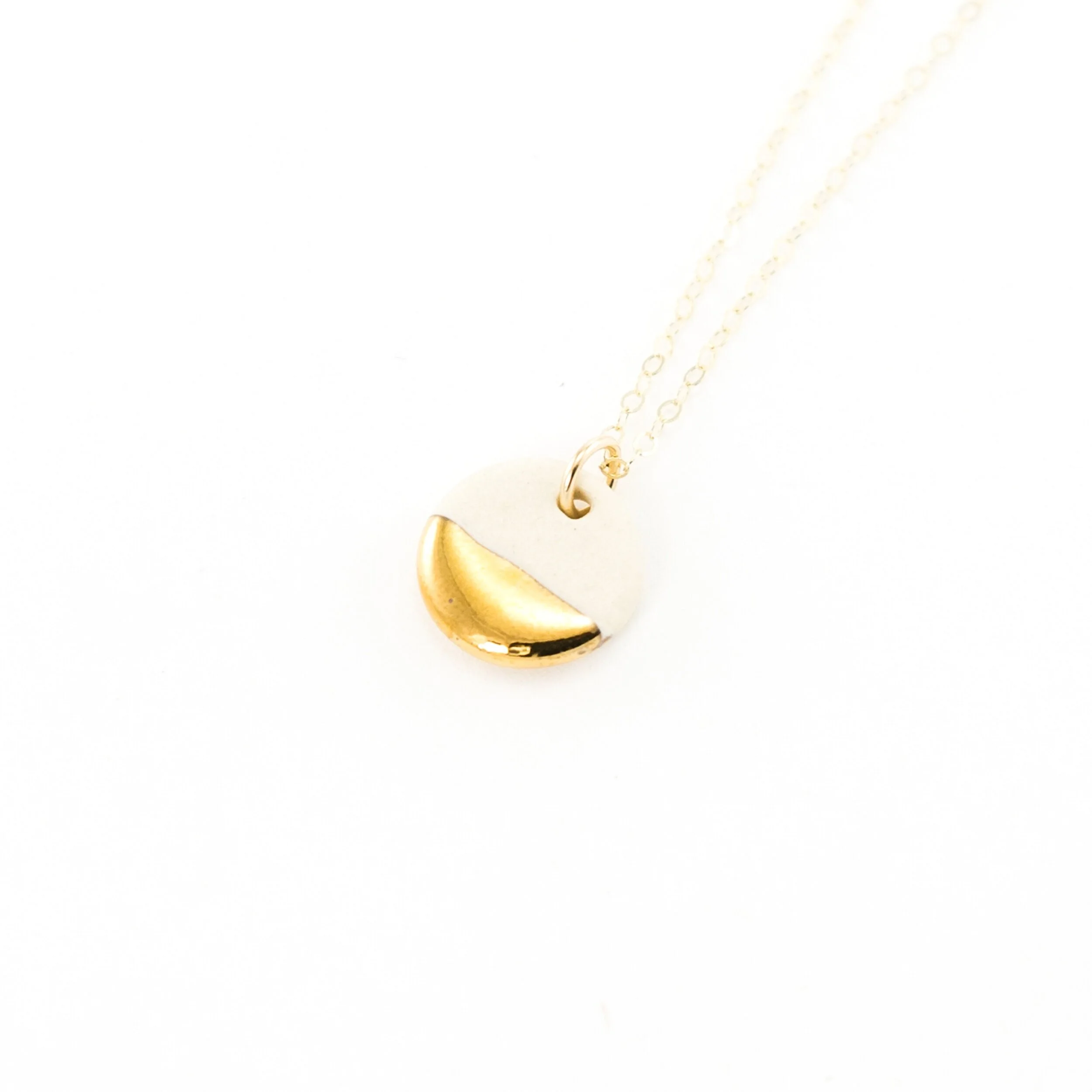 ZOE%CC%88+COMINGS+tiny+pebble+necklace%2C+gold+%281%29.jpg