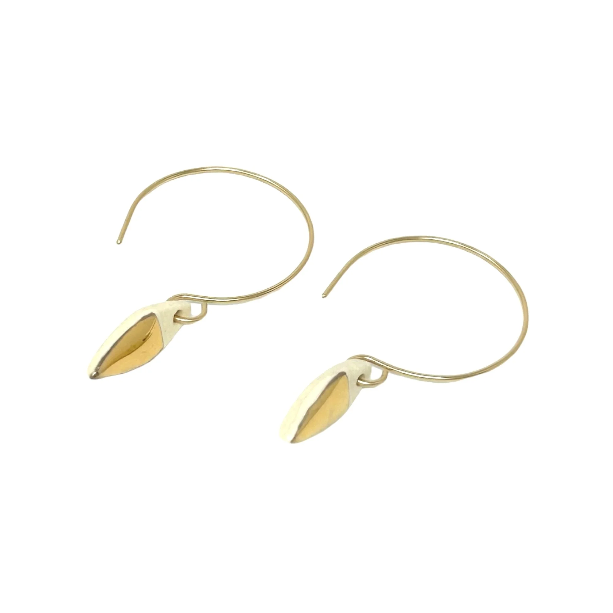 ZOE%CC%88+COMINGS+tiny+leaf+hoops+gold+angle+p.jpg