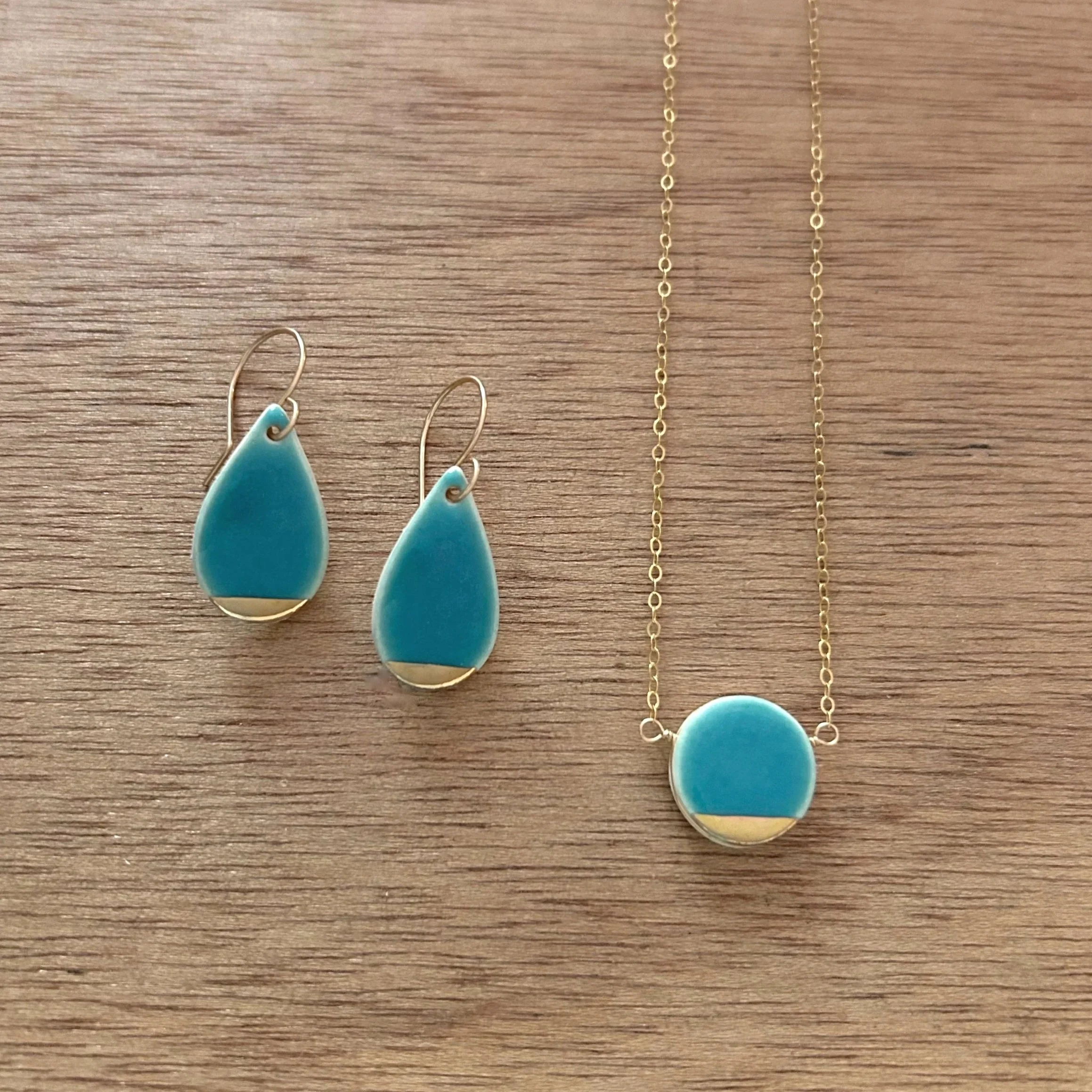 ZOE%CC%88+COMINGS+teardrop+ers+%2B+pebble+nk%2C+teal%2C+wdbkg.jpg