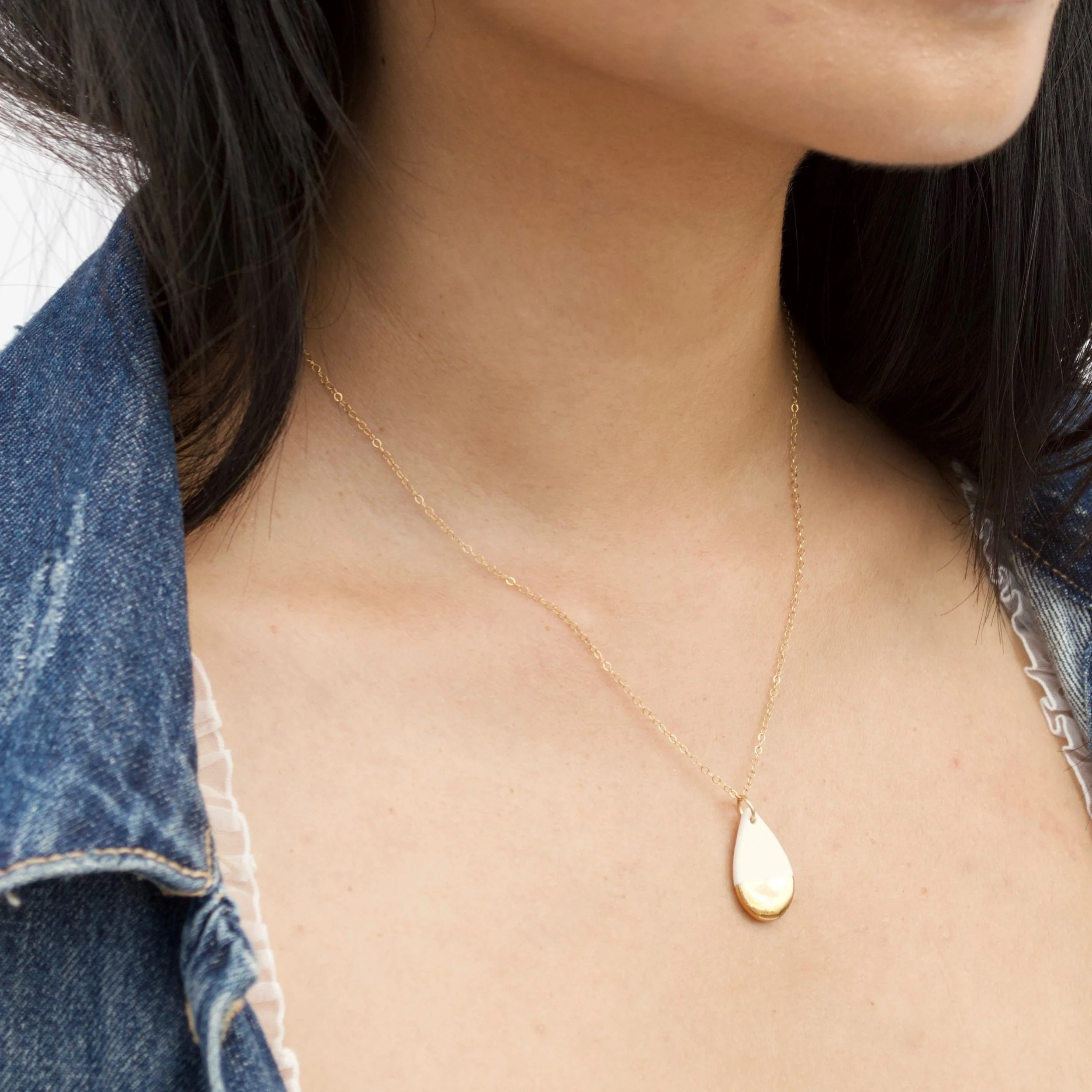 ZOE%CC%88+COMINGS+tiny+pebble+earrings+%2B+teardrop+necklace%2C+gold+model.jpg