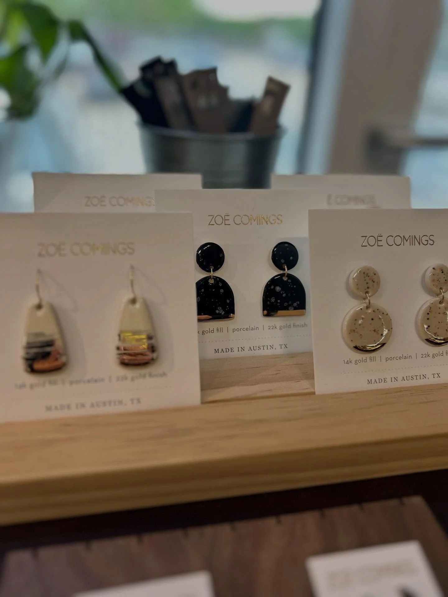 Big baubles + today&rsquo;s favorite ✨🖤✨ Stop by @lisacrowderjewelry to try them on 11-5pm today, or dm to purchase $84-$118
#gobigorgohome #baublesandsparkles #bigjewelry #bigbaubles #zoecomings