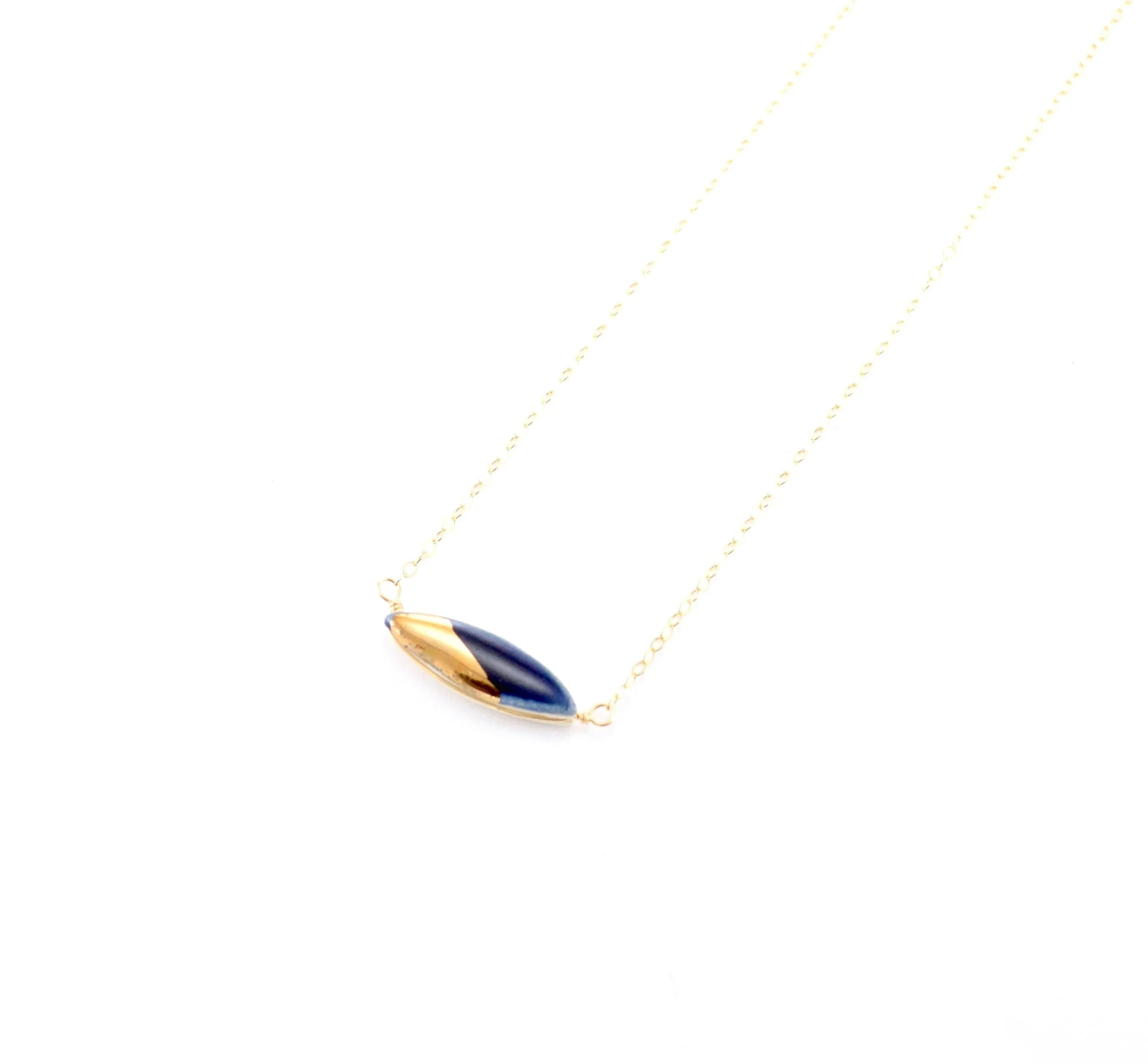 ZOE%CC%88+COMINGS+teeny+leaf+necklace+navy%3Agold+angle.jpg