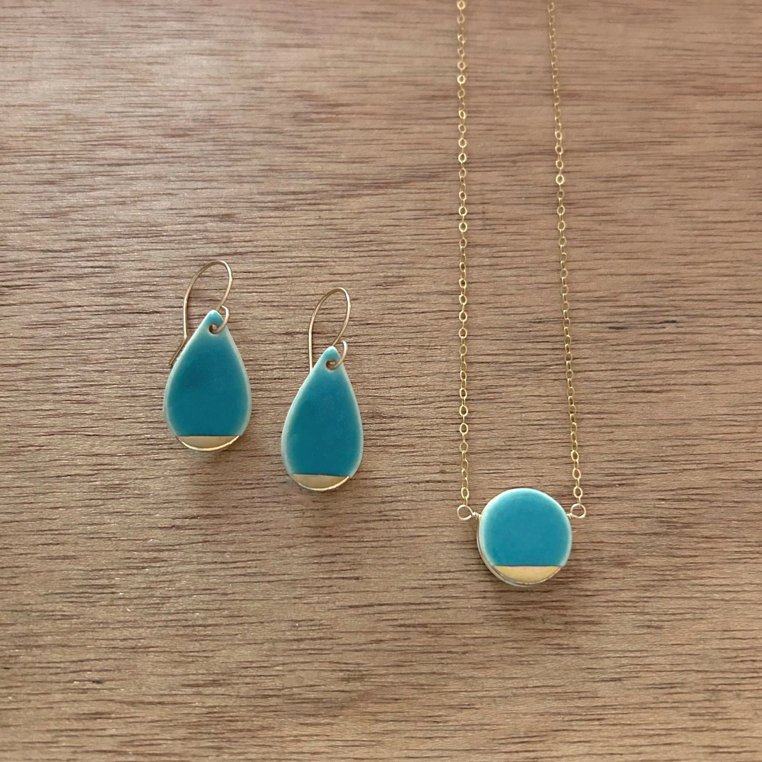 ZOE%CC%88+COMINGS+teardrop+ers+%2B+pebble+nk%2C+teal%2C+wdbkg.jpg